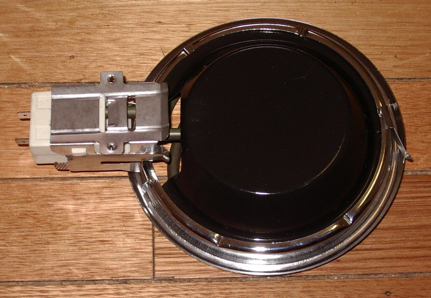 Chef 145mm 1100-Watt Plug-in Electric Hotplate Cooking Appliance with Chrome Ring, Socket and Spill Bowl Kit - Part # SE137