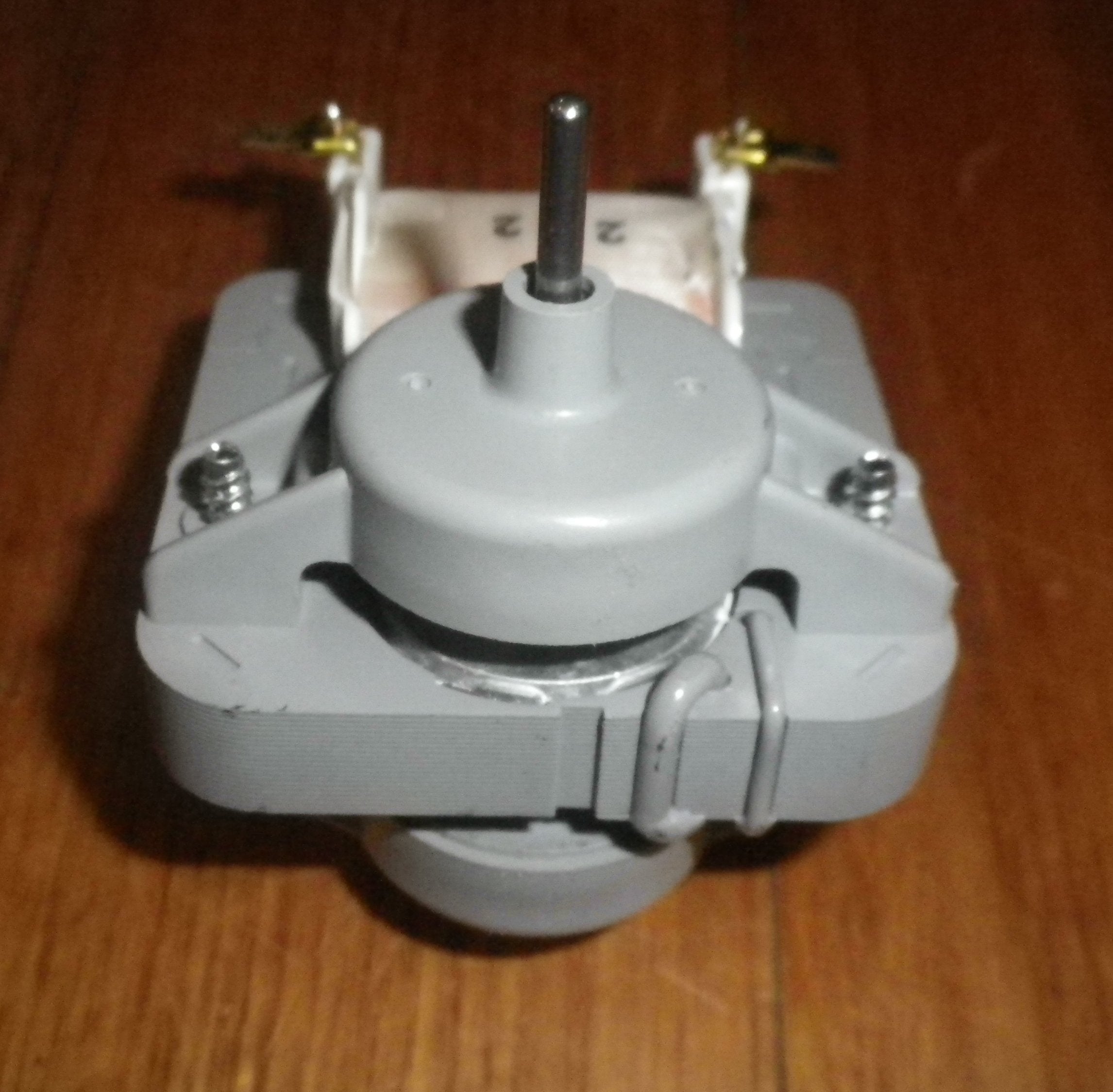 Fisher & Paykel Short Shaft Evaporator Fan Motor for Frost Free Freezers and Fridges - Shop - Soiled Packaging - Genuine Part # 818721P - SS