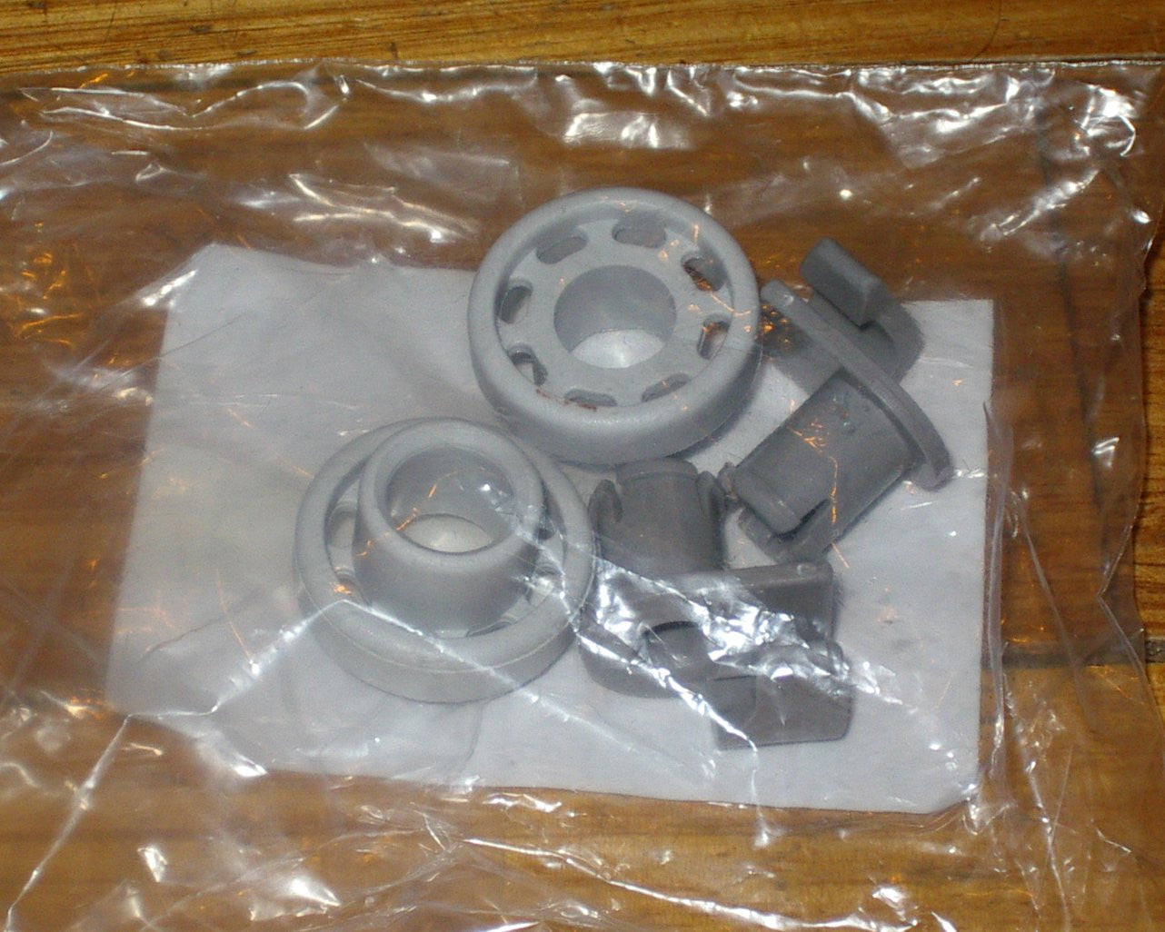 Bosch SMS Series Dishwasher Upper Basket Replacement Wheel Set (Pack of 2) - Part Number 424717