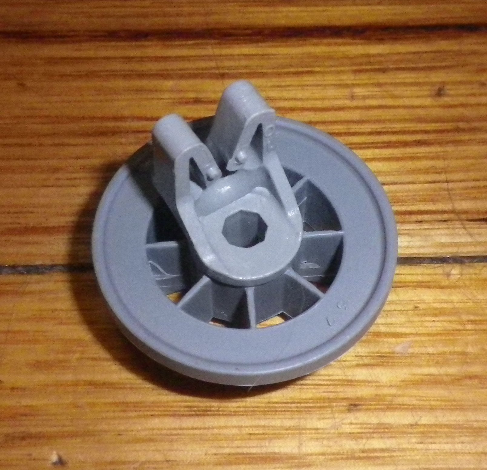Westinghouse WSF66xx and WSF67xx Dishwasher Lower Basket Replacement Wheel - Part Number 4055761607
