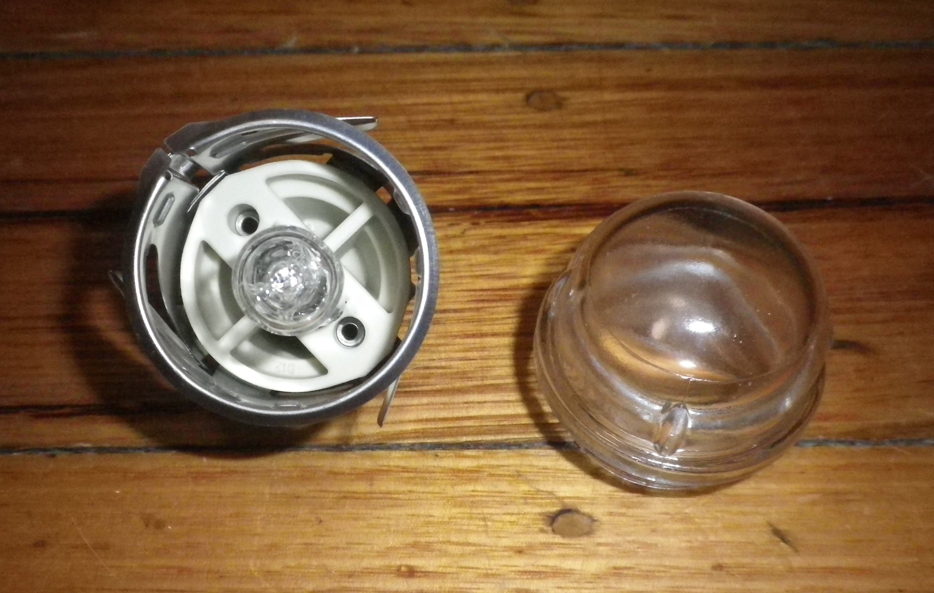 Westinghouse Halogen Oven Lamp Holder - Replacement Part No. 140072023058 for Various Oven Models