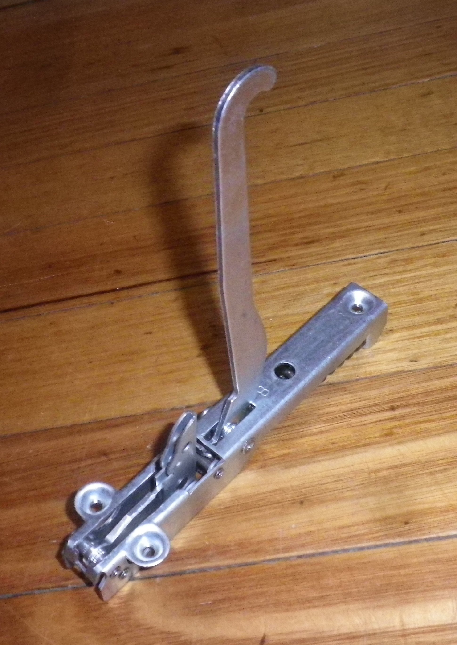 Ariston MM26AUS-IX Underbench Oven Single Door Hinge - Part C00082464