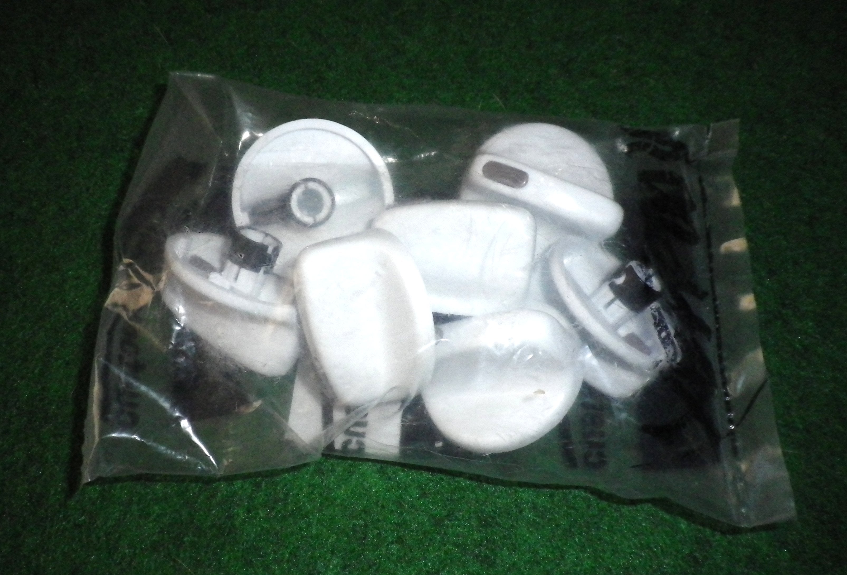 Set of 7 Fisher Paykel White Stove Control Knobs for RA535EW - Part FP572424P