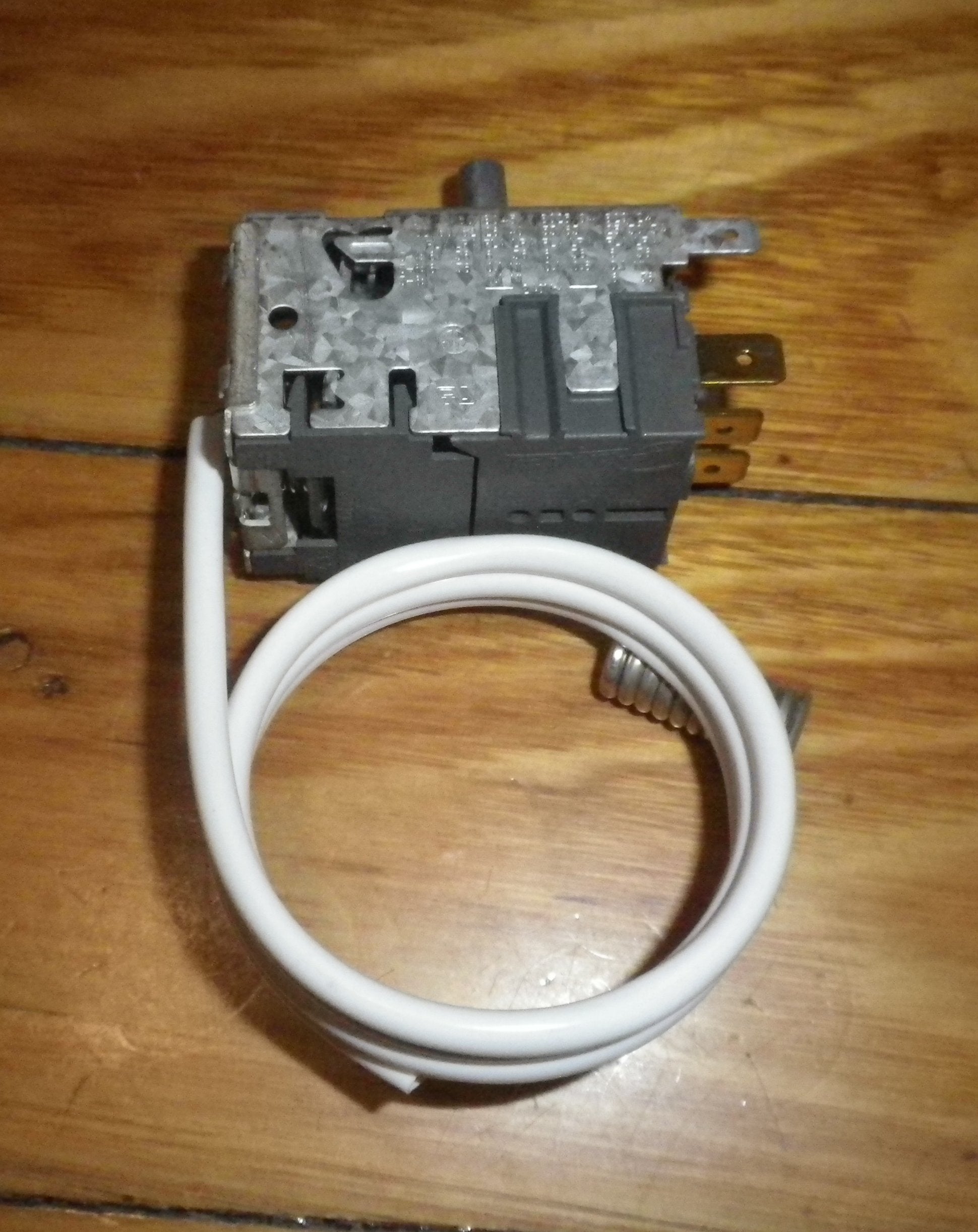 Fisher & Paykel Cyclic Defrost Fridge Thermostat - Part # FP883713 for C373, C450 Models