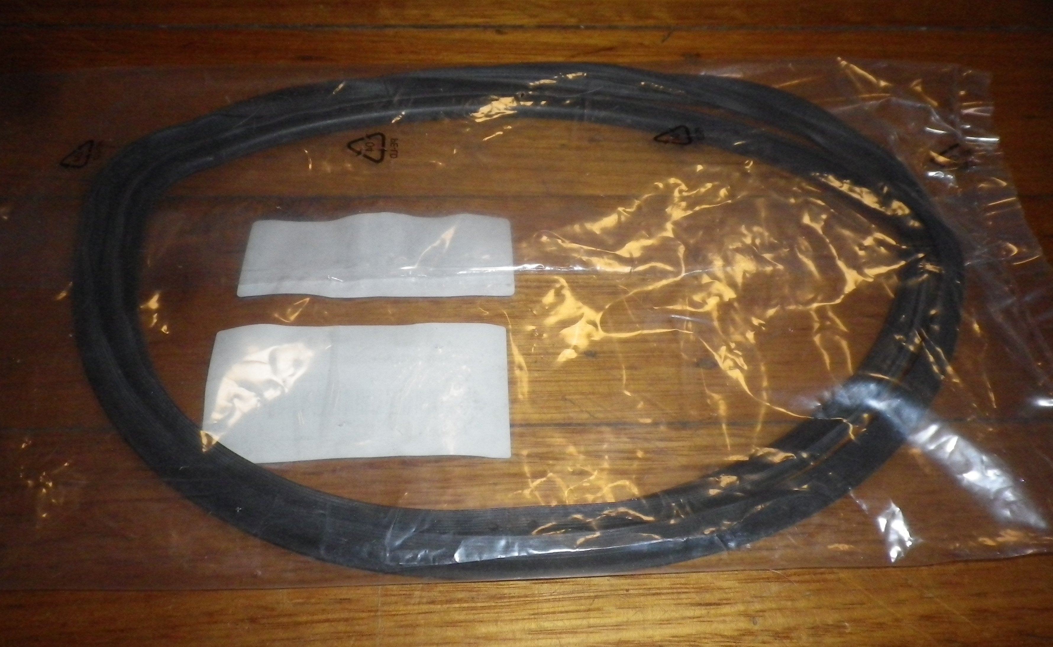 AEG Single - Piece Oven Door Seal Featuring 4 Hooks - Replacement Part No. 3871945105