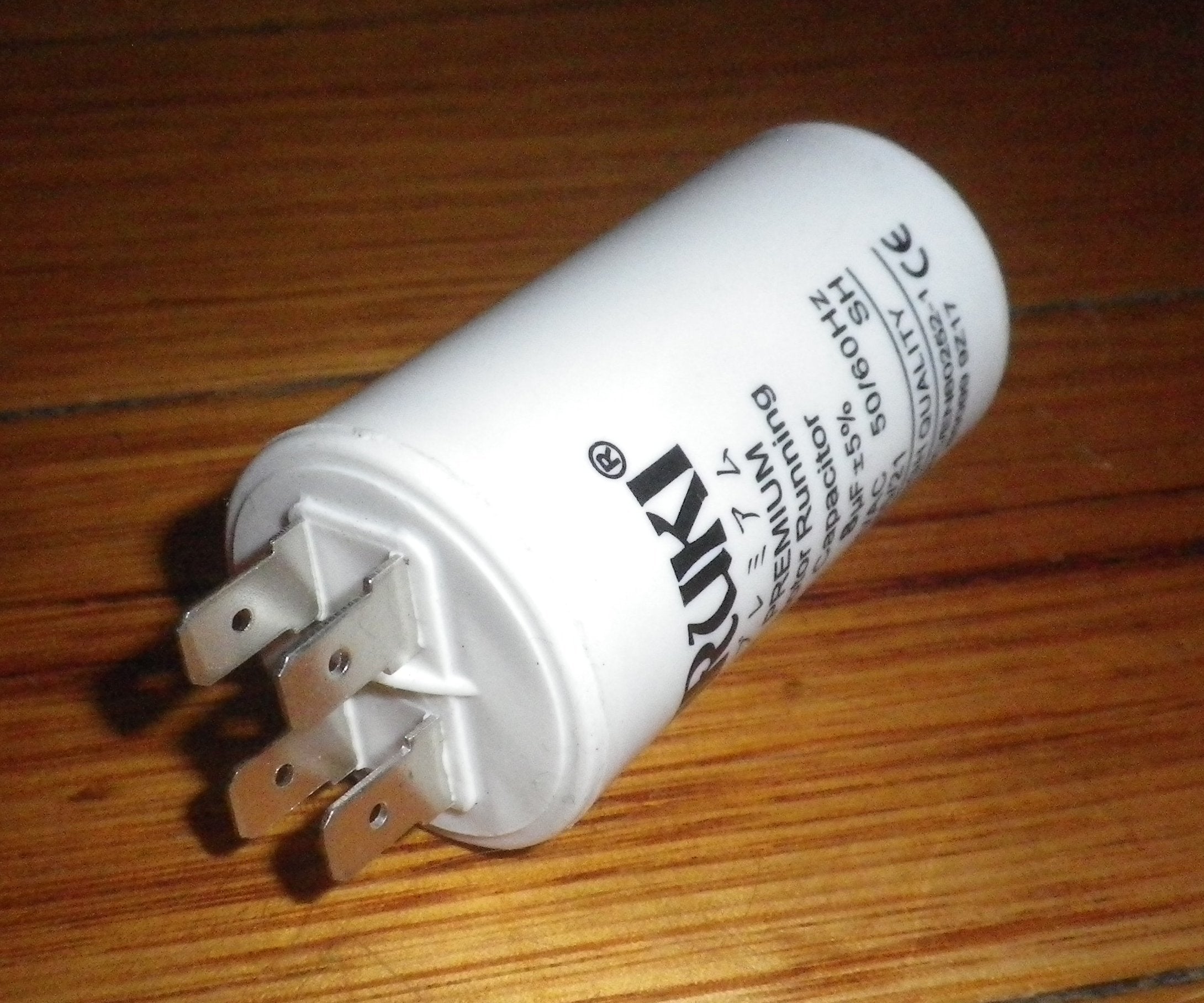 Budget Aruki 8uF 440V Bolt - Mounted Motor Start Capacitor - CAP008DS