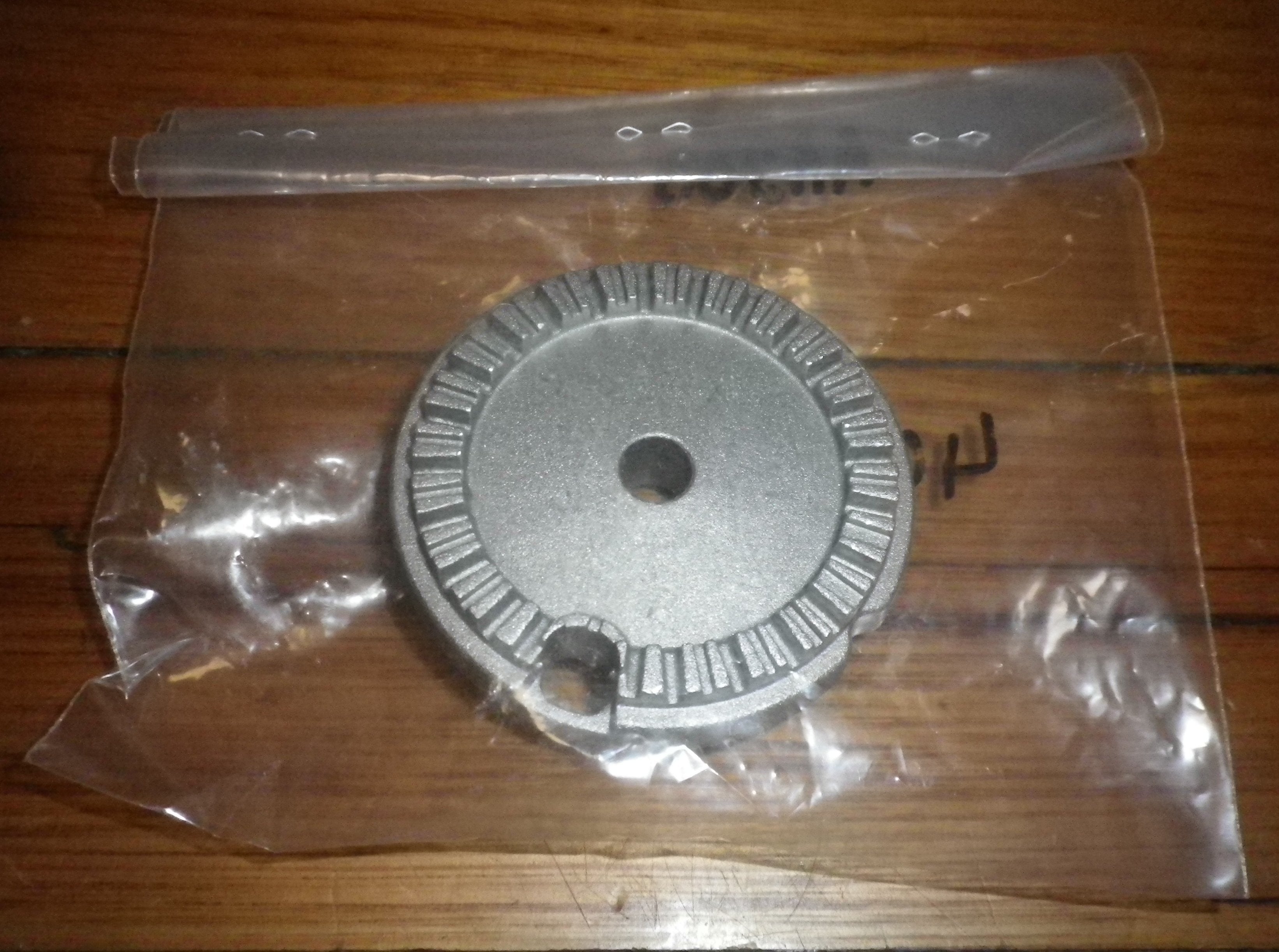 Medium Gas Stove Burner Distributor for Westinghouse, Chef - Replacement Part # 4055563417