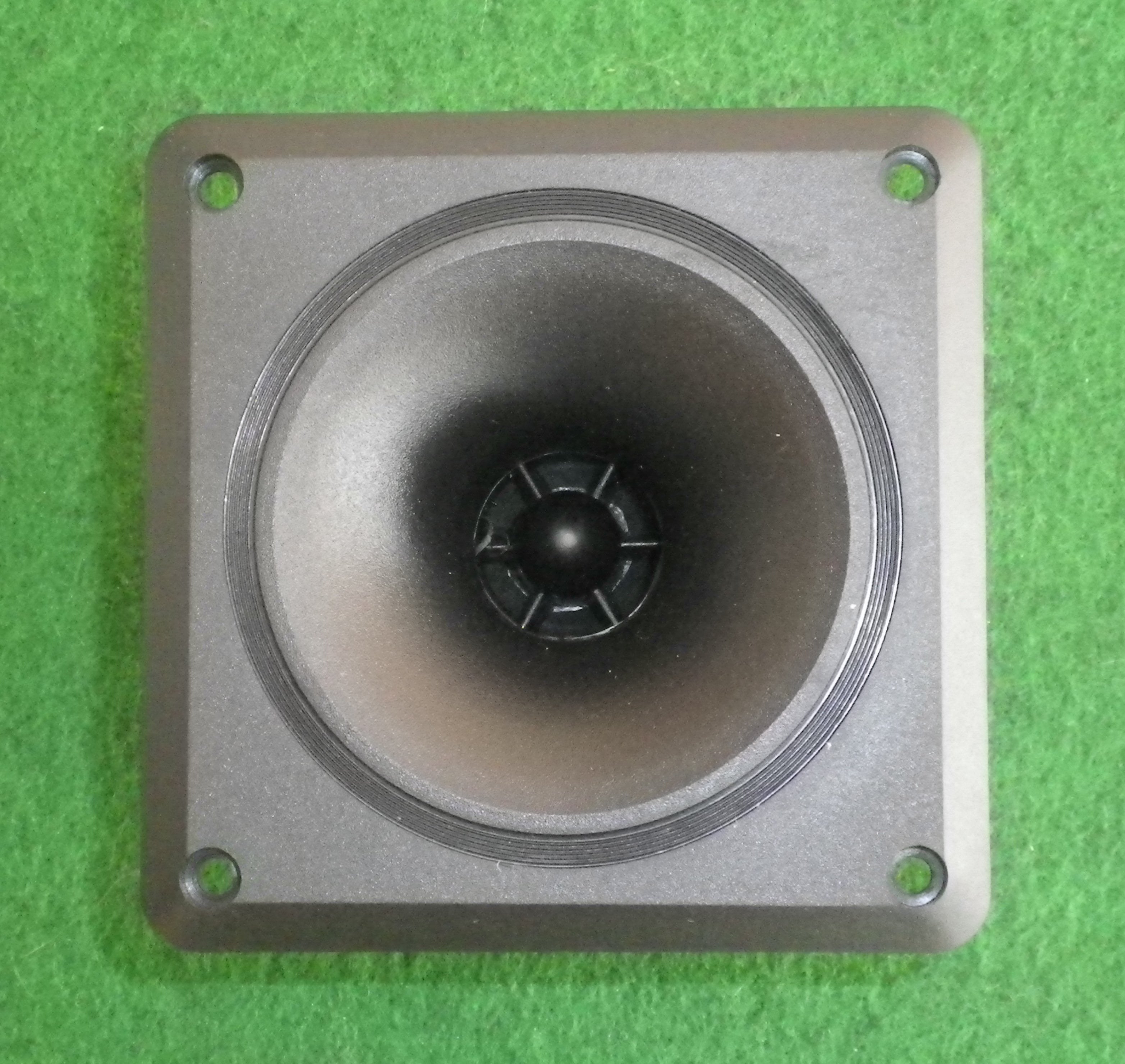 Daichi 200-watt (RMS) Piezoelectric Horn Tweeter Loudspeaker - Model PZ1165