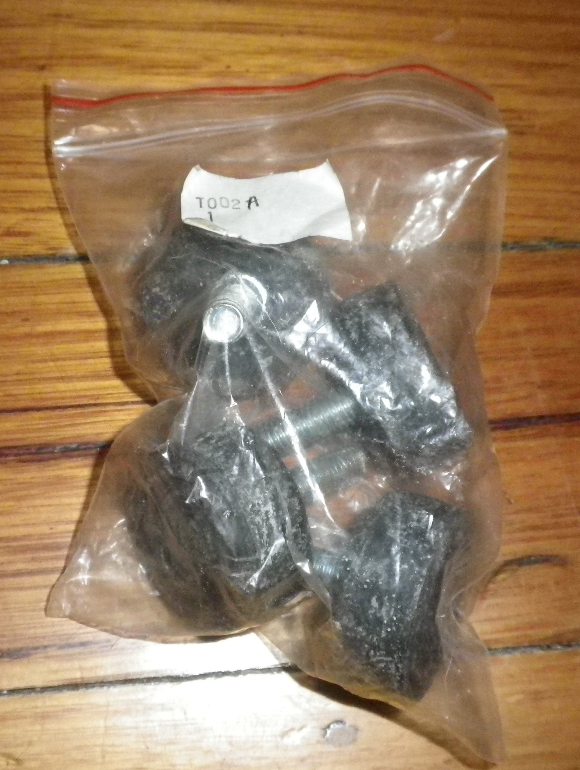 Adjustable Washing Machine Support Legs Equipped with Rubber Foot Pads and 8mm Thread - Part Number T002A
