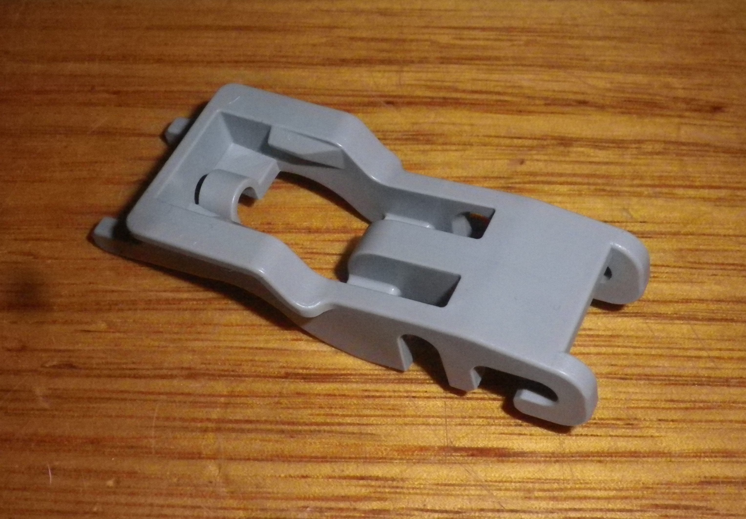 Bosch SMS, SMU Series Dishwasher Upper Basket Tine Clip - Part 10014079