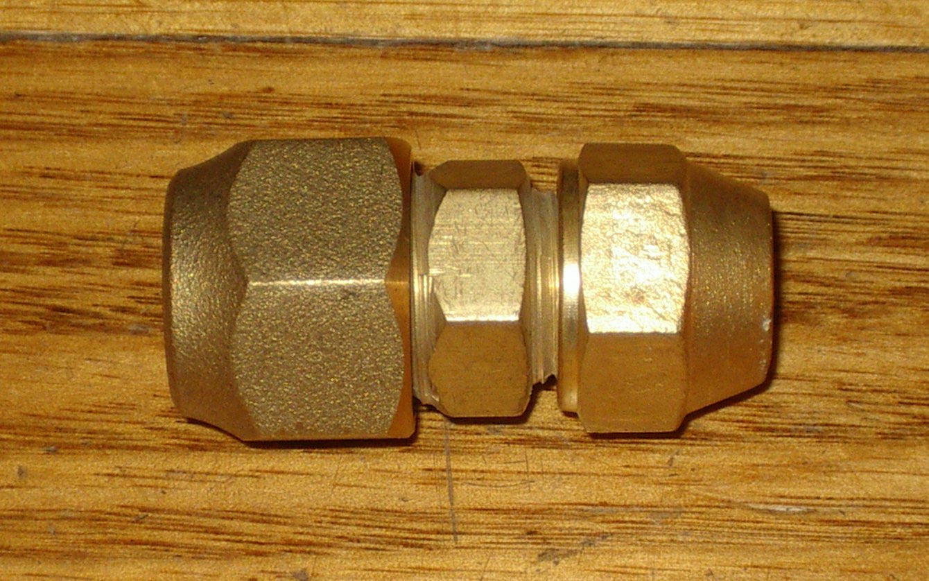 1/2 to 3/8 Brass Flare Reducing Union Kit with Flare Nuts - RF703KIT