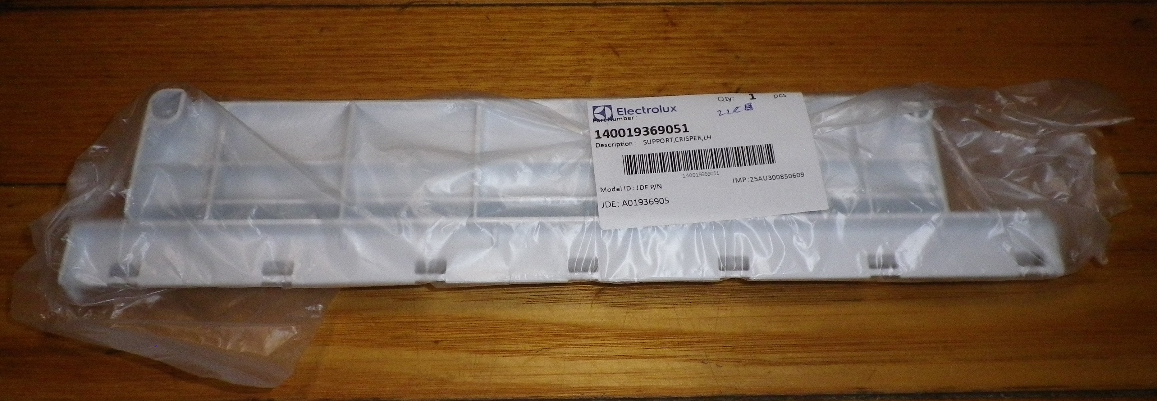 Westinghouse WBE4514SA Left-Hand Crisper Drawer Support Runner, Part #140019369051