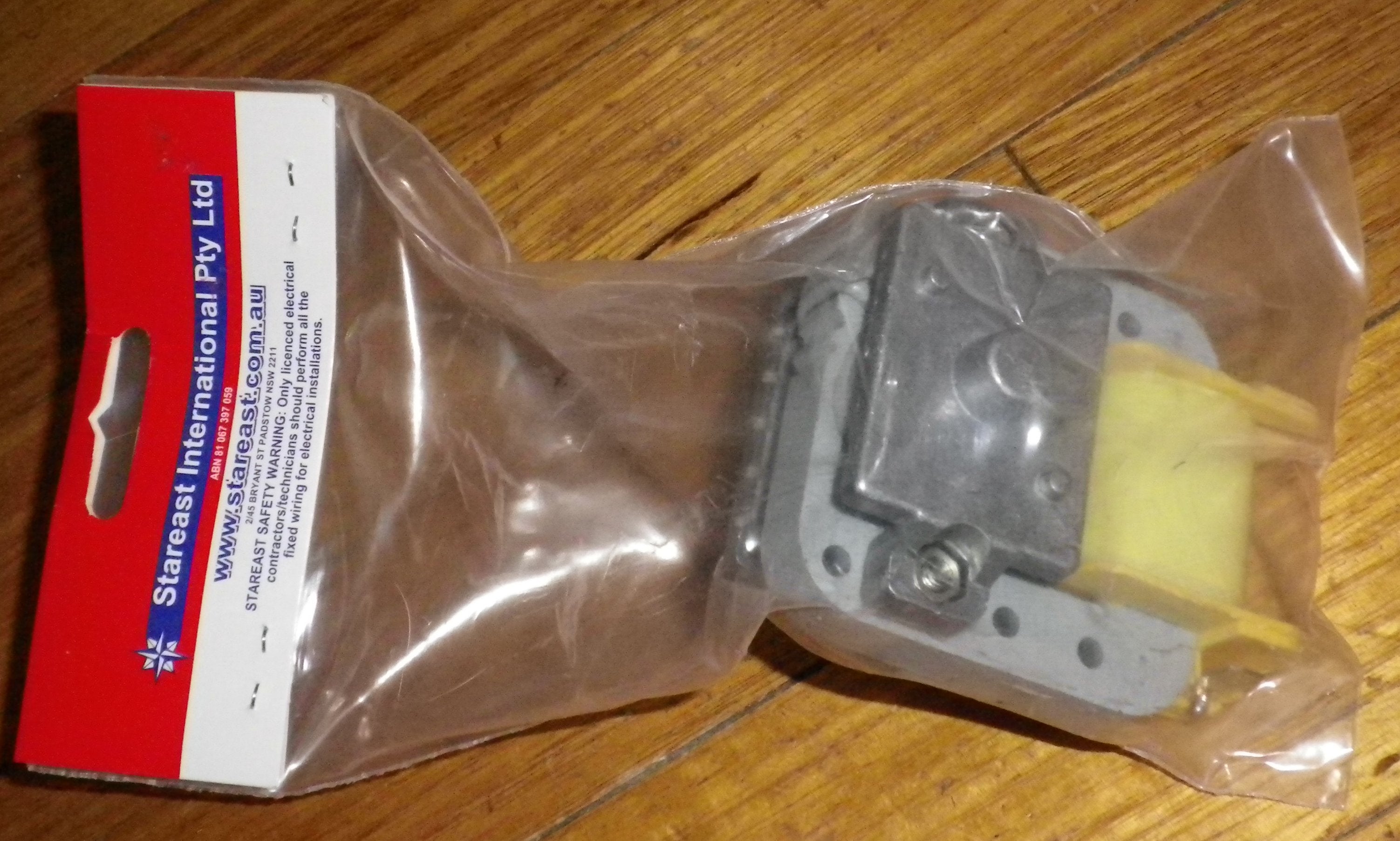 240V AC Universal Reversible Evaporator Fan Motor with 4mm Shaft - Part # RF039G, RE-01WT52