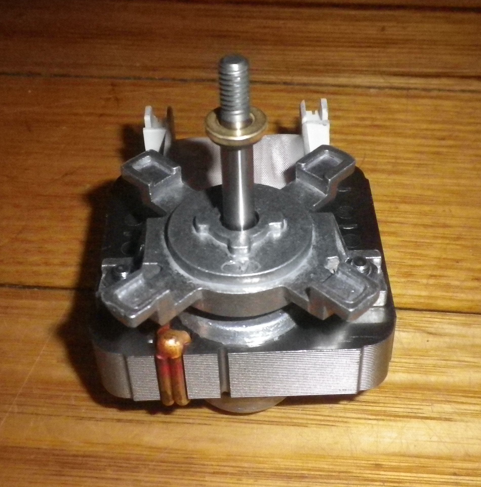 Westinghouse Right - Handed Counter - Clockwise Fan - Forced Oven Fan Motor, Part # 4055471058