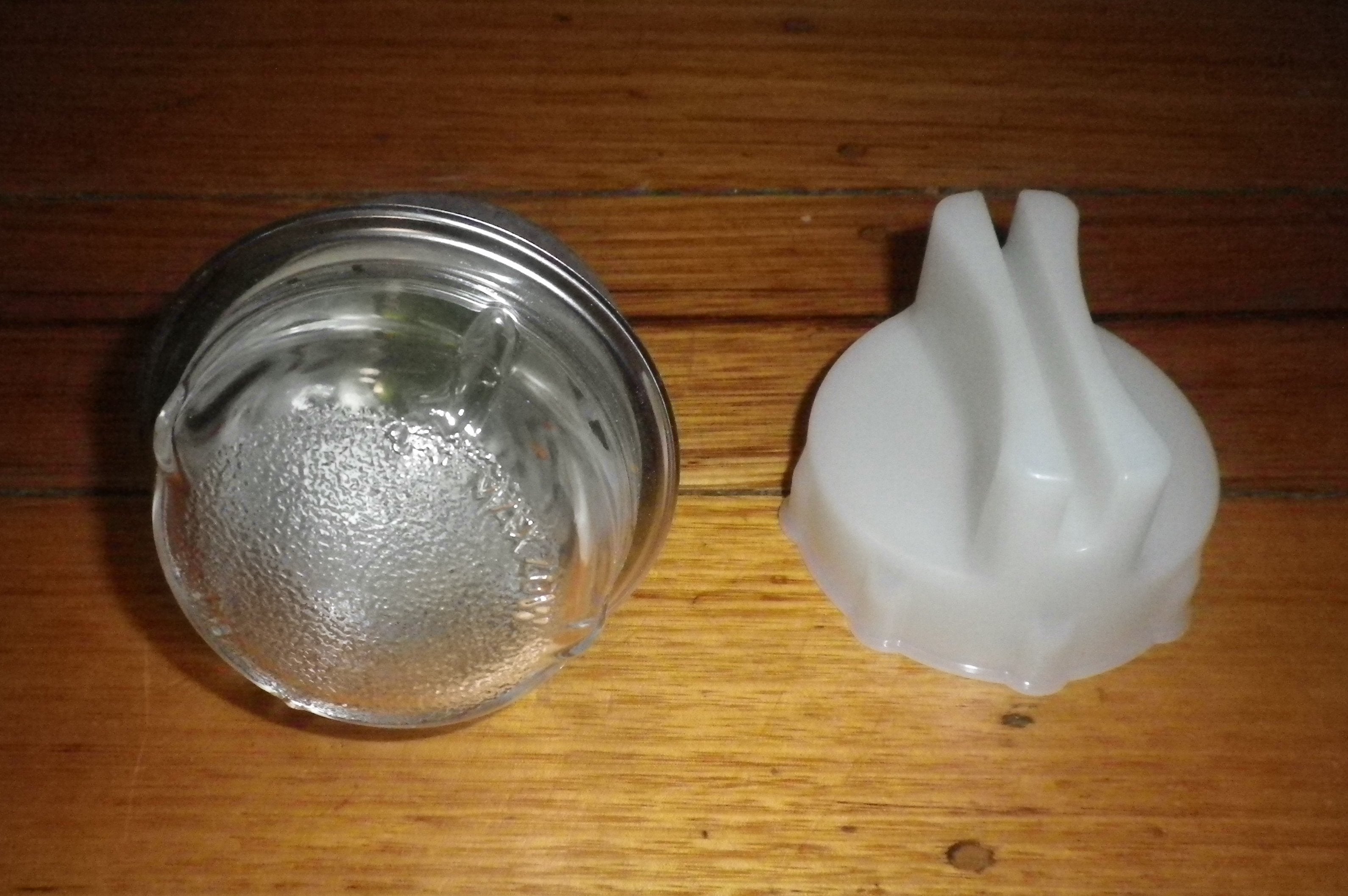 Bosch Large Oven Lamp Holder Set with Glass Cover, Globe & Removal Tool - Part # 420775