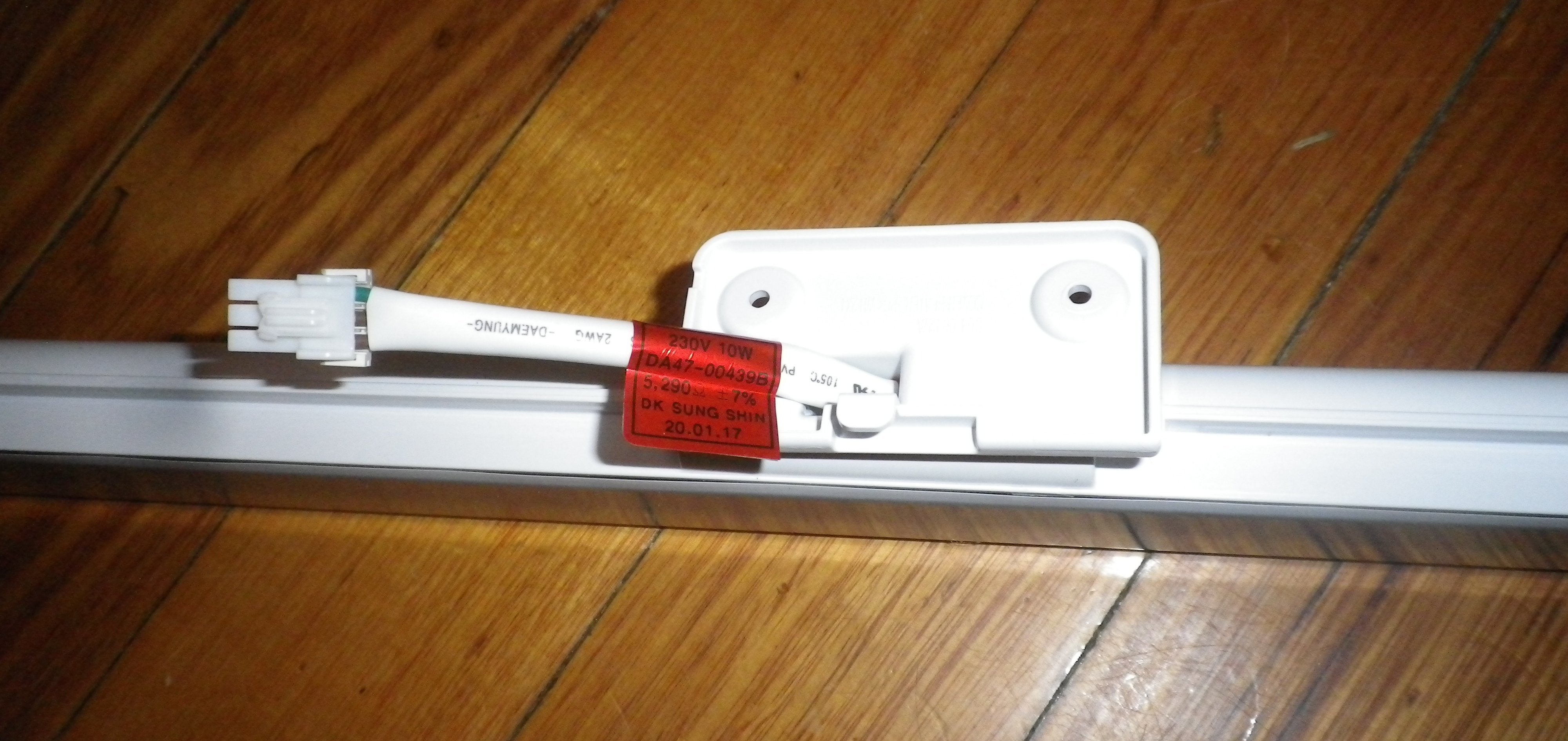 Samsung SRF582DBLS Refrigerator French Door Centre Closing Bar Replacement Part # DA97 - 07661U