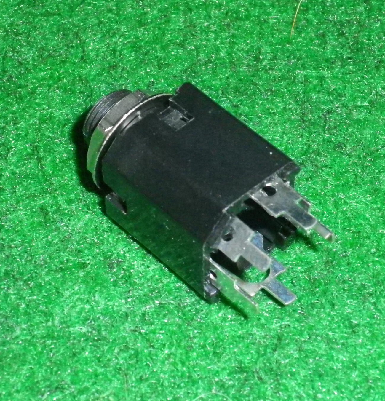 Switchcraft 6.3mm Insulated Stereo NC Switched Phone Socket for PCB Mount - N114BPCX