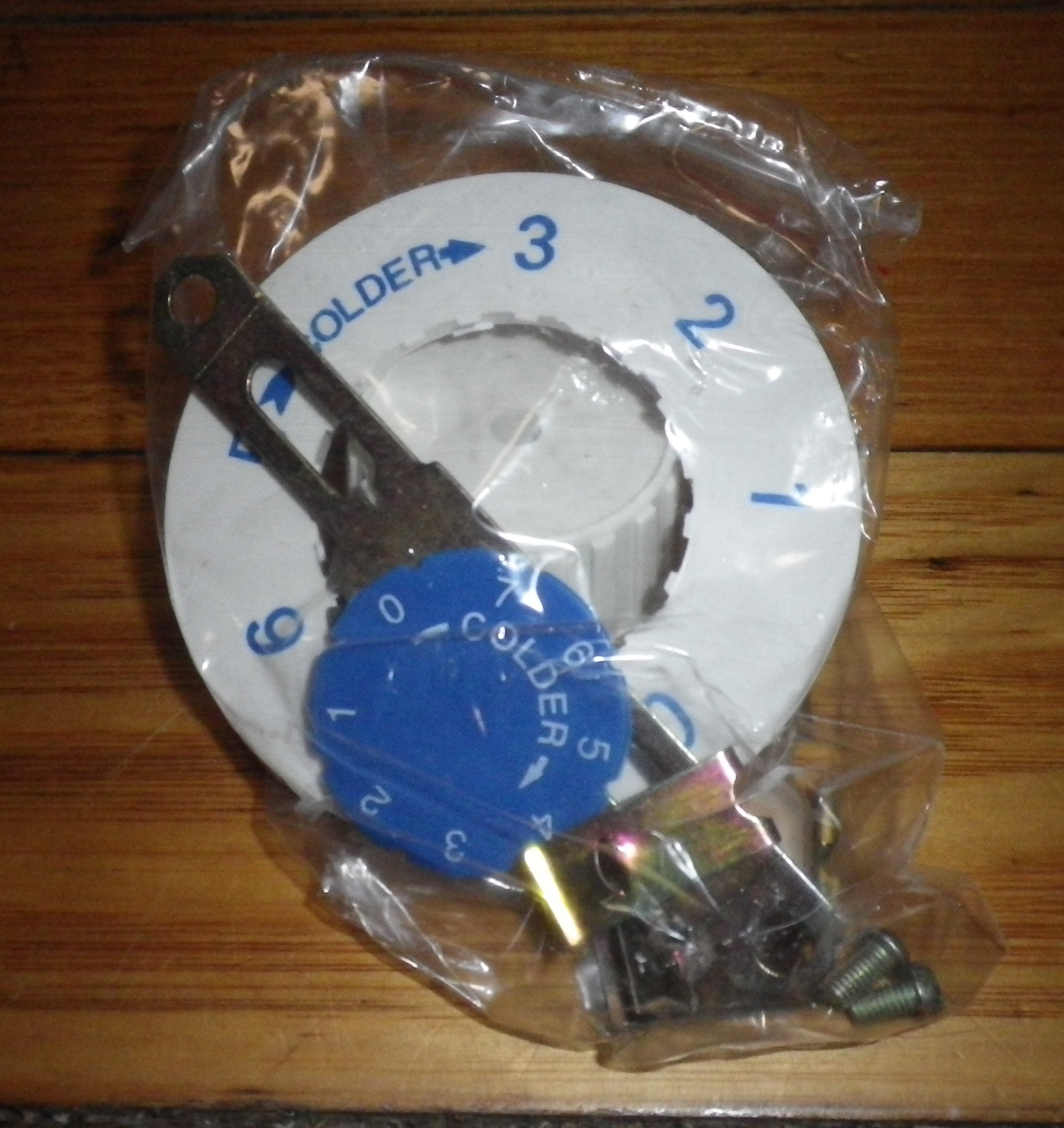 Universal Freezer Temperature Control Thermostat with Make on Rise Warning Signal - Part Number RF086A