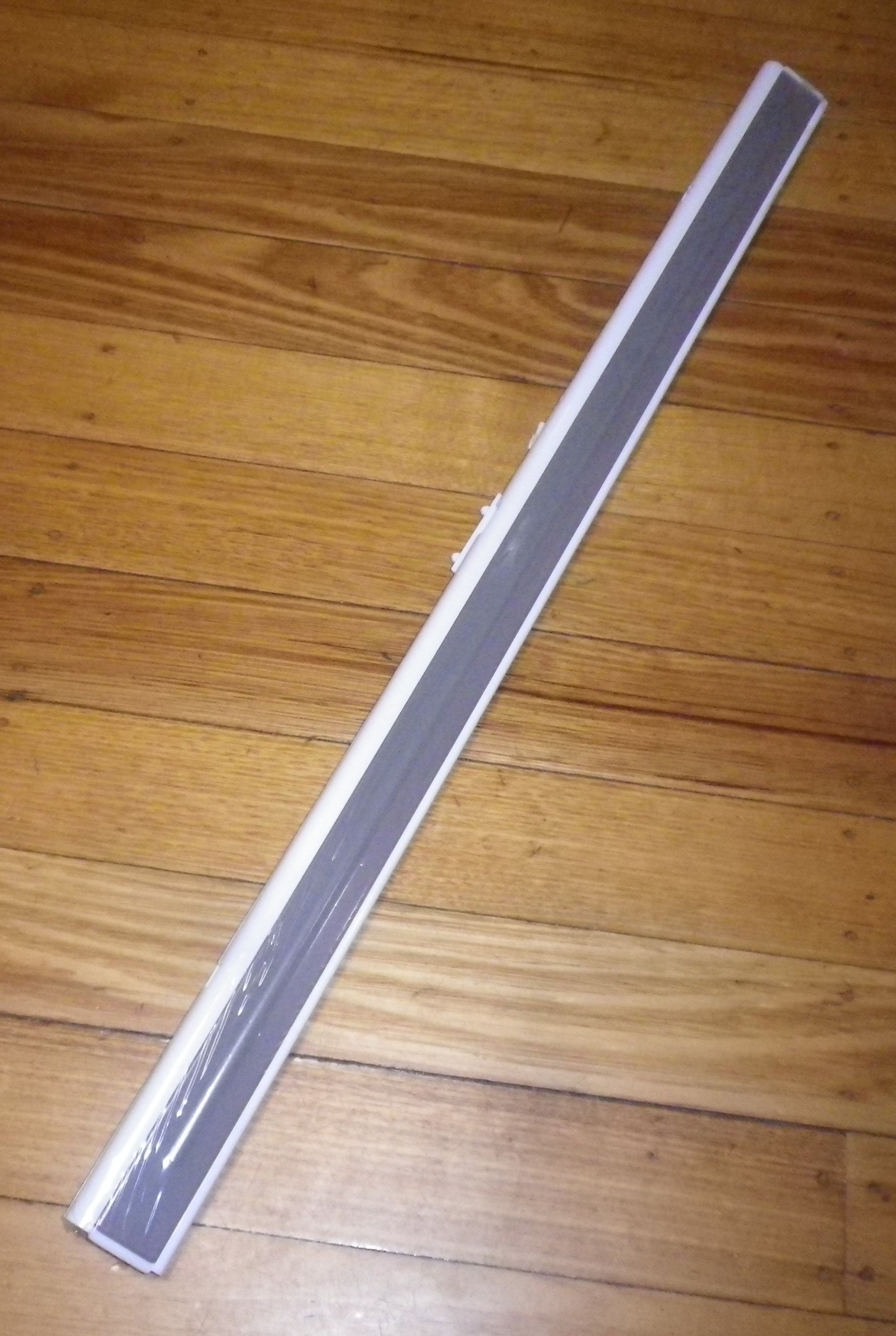 Samsung SRF5500S French Door Fridge Centre Closing Bar - Part # DA82 - 03171A