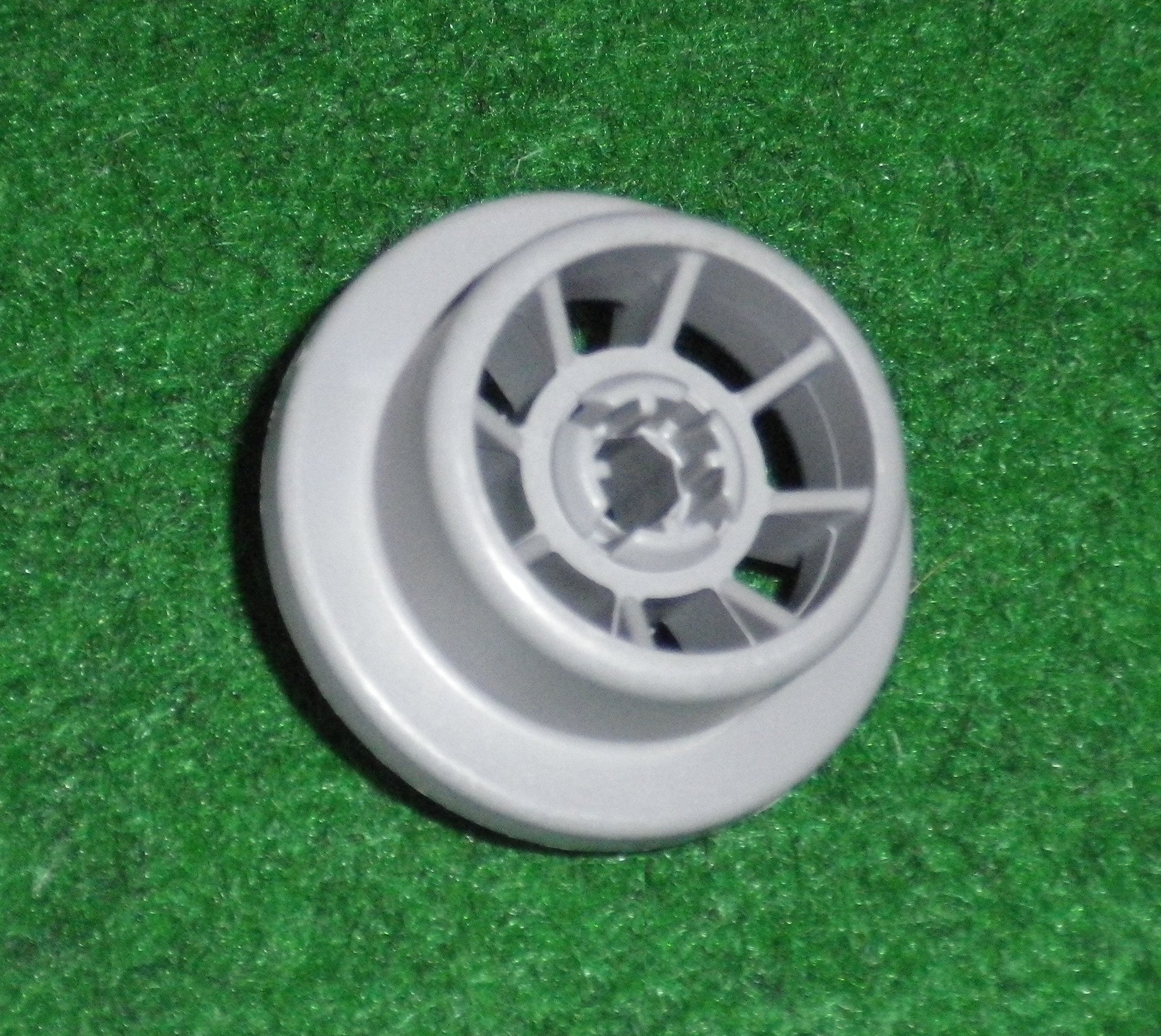 Bosch SGS, SGU Series Lower Dishwasher Basket Wheel - Part # 165314