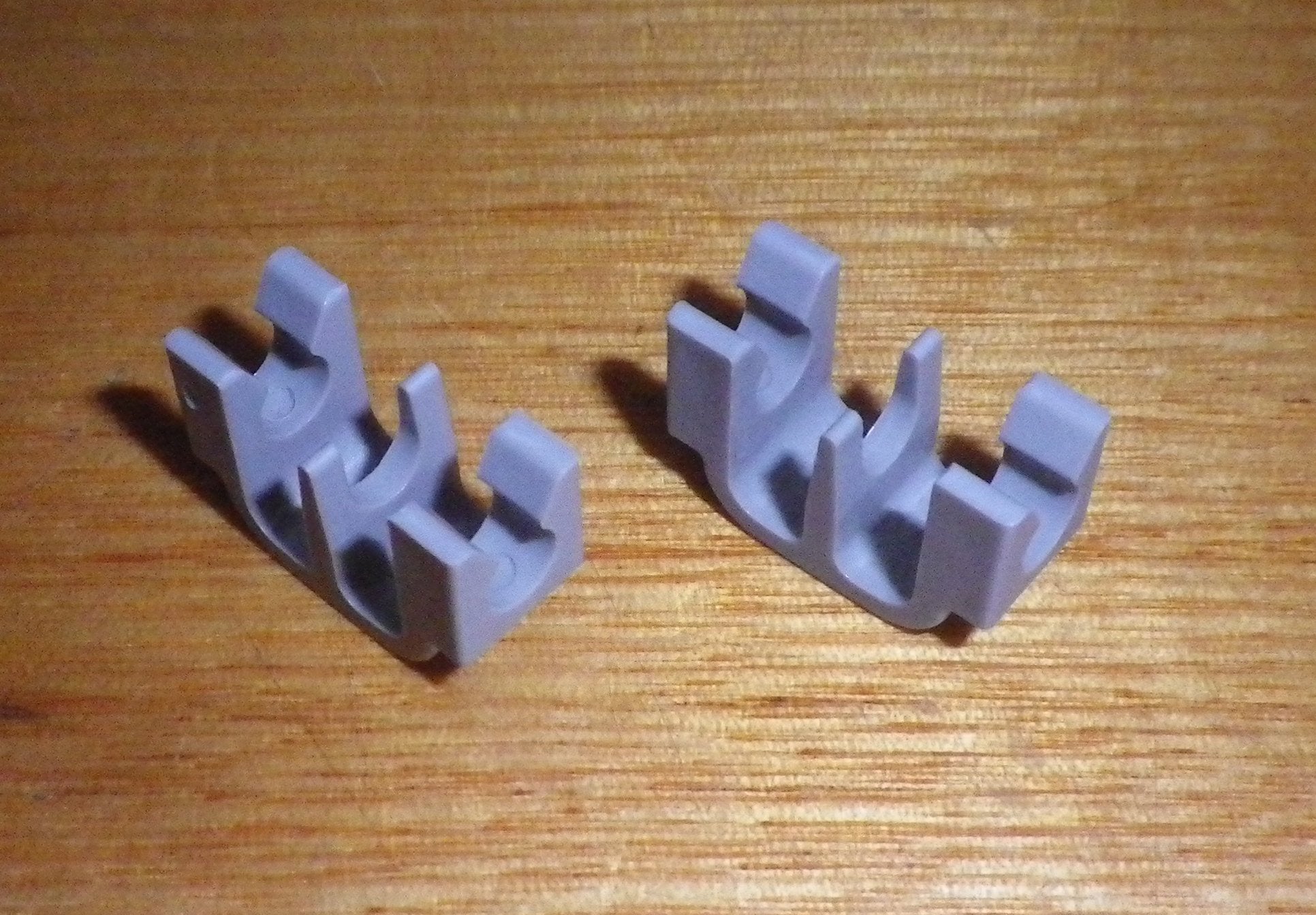 Bosch SGI, SGS, SGU Series Upper and Lower Dishwasher Tyne Bearing Clips - Part # 167291