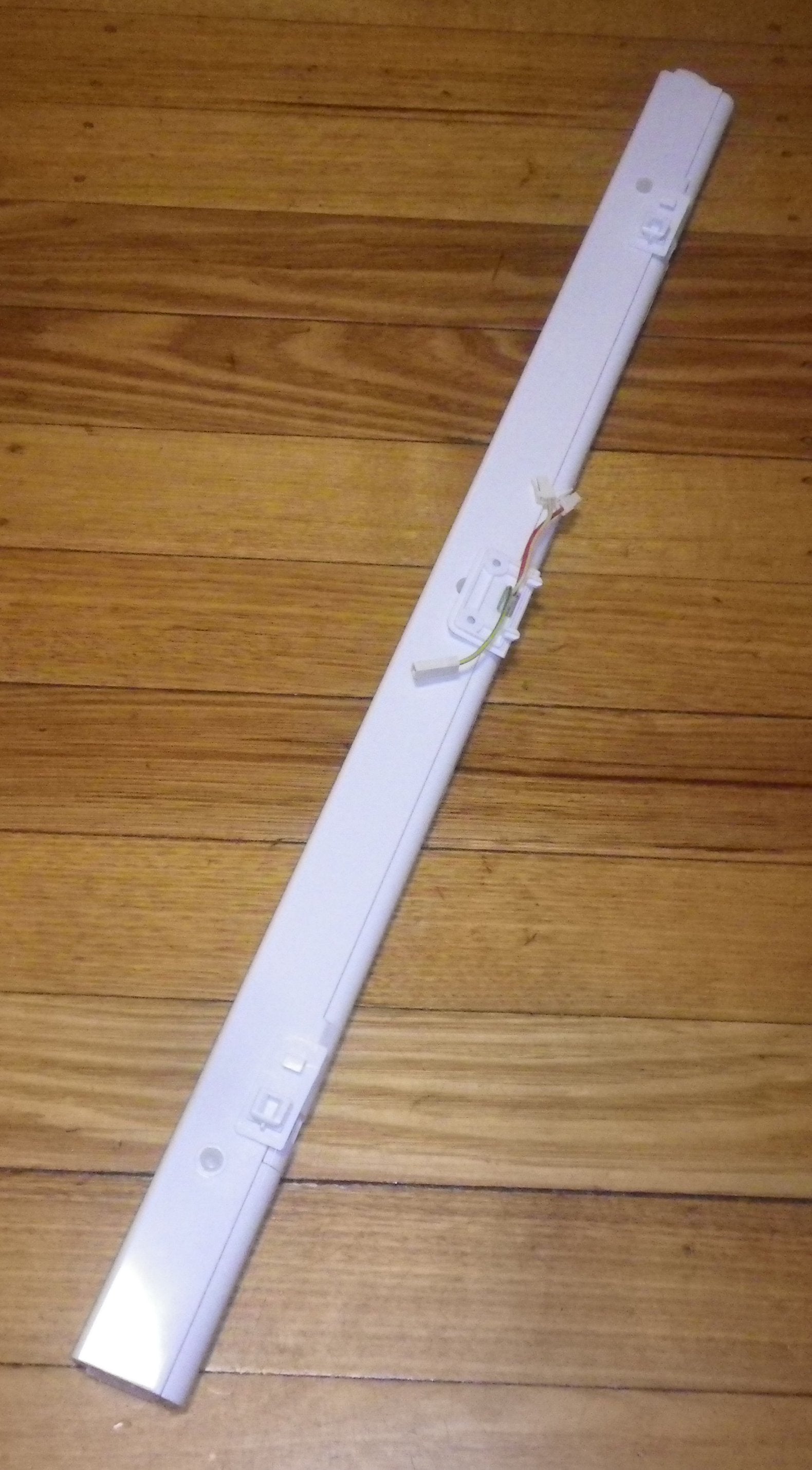 Samsung SRF5500S Fridge French Door Centre Closing Bar - Part # DA82-03171A