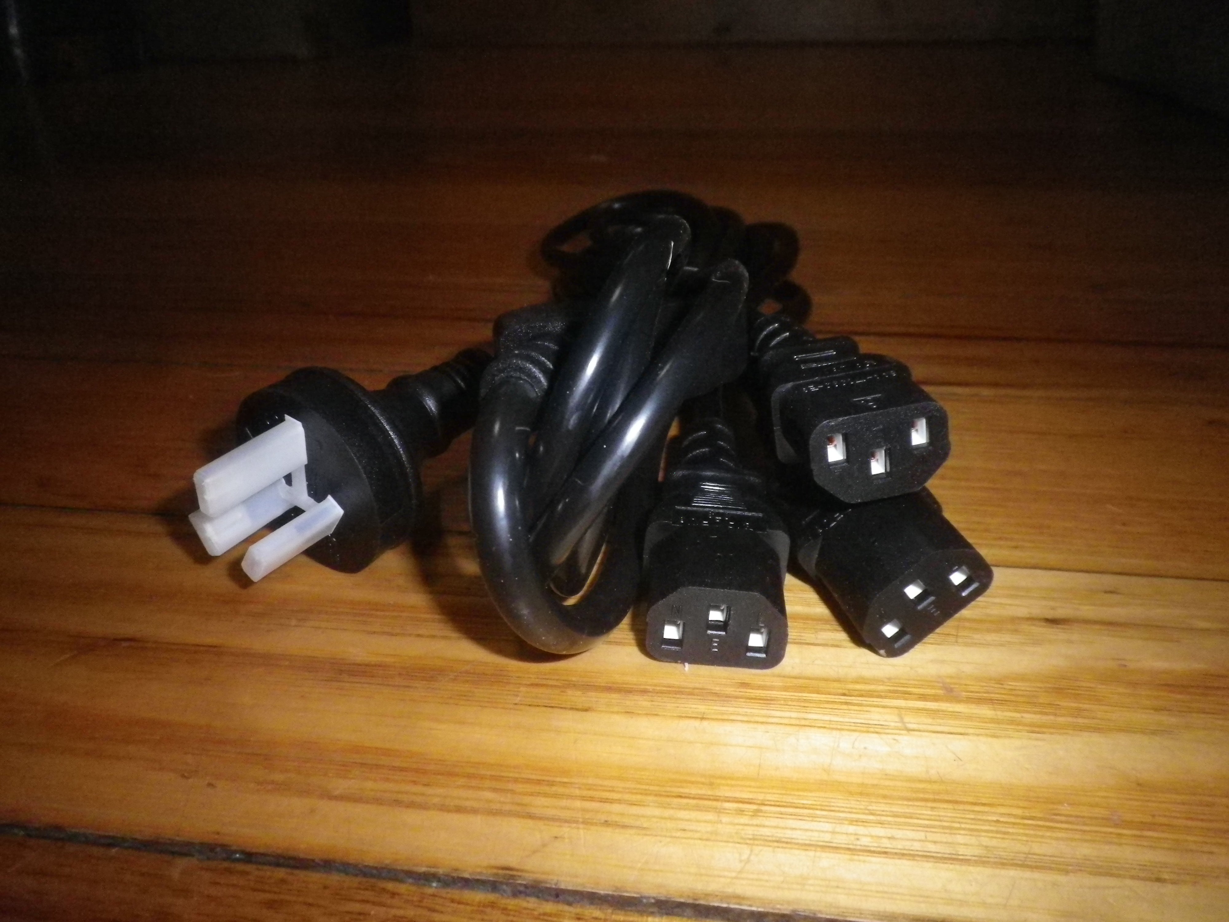 3 X IEC Female to 3 - pin Mains Plug Computer Power Cable - Part # ACL705 - 15