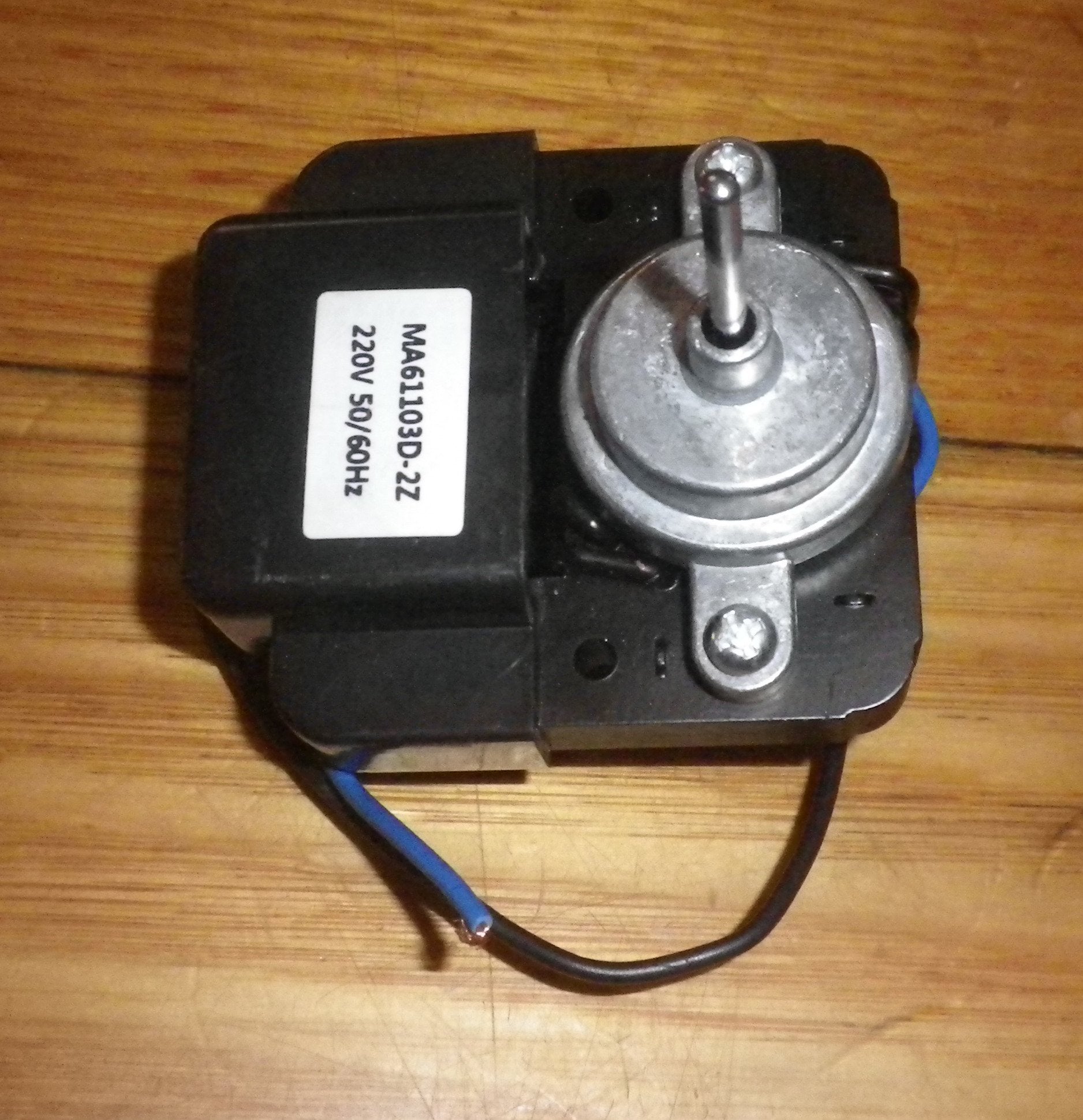 Small Universal Reversible Evaporator Fan Motor - Part # RF039ES for Frost - Free Fridges