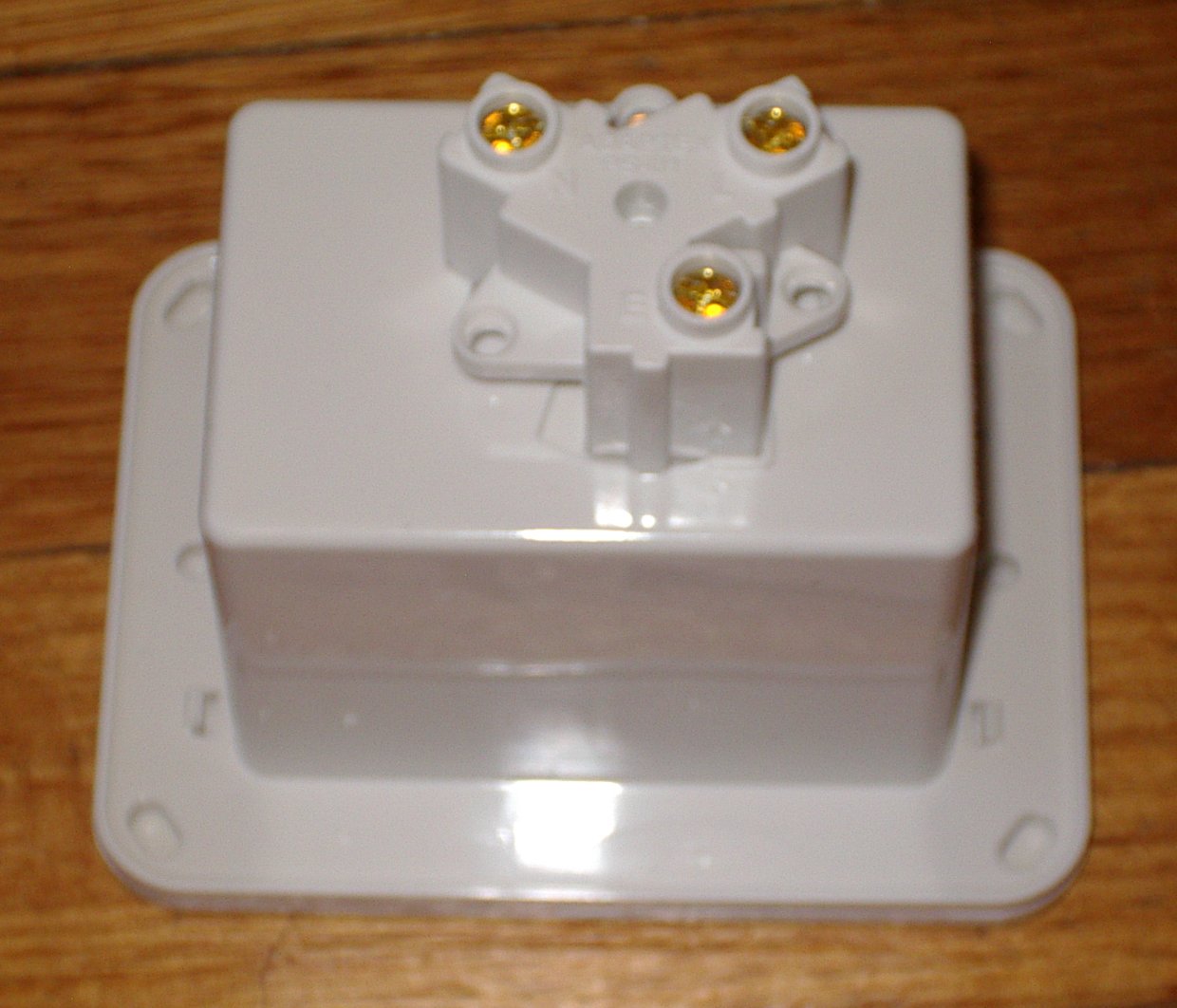 Australian Single Recessed 240VAC 10Amp Mains Electrical Power Outlet - Part # AV - RPS01