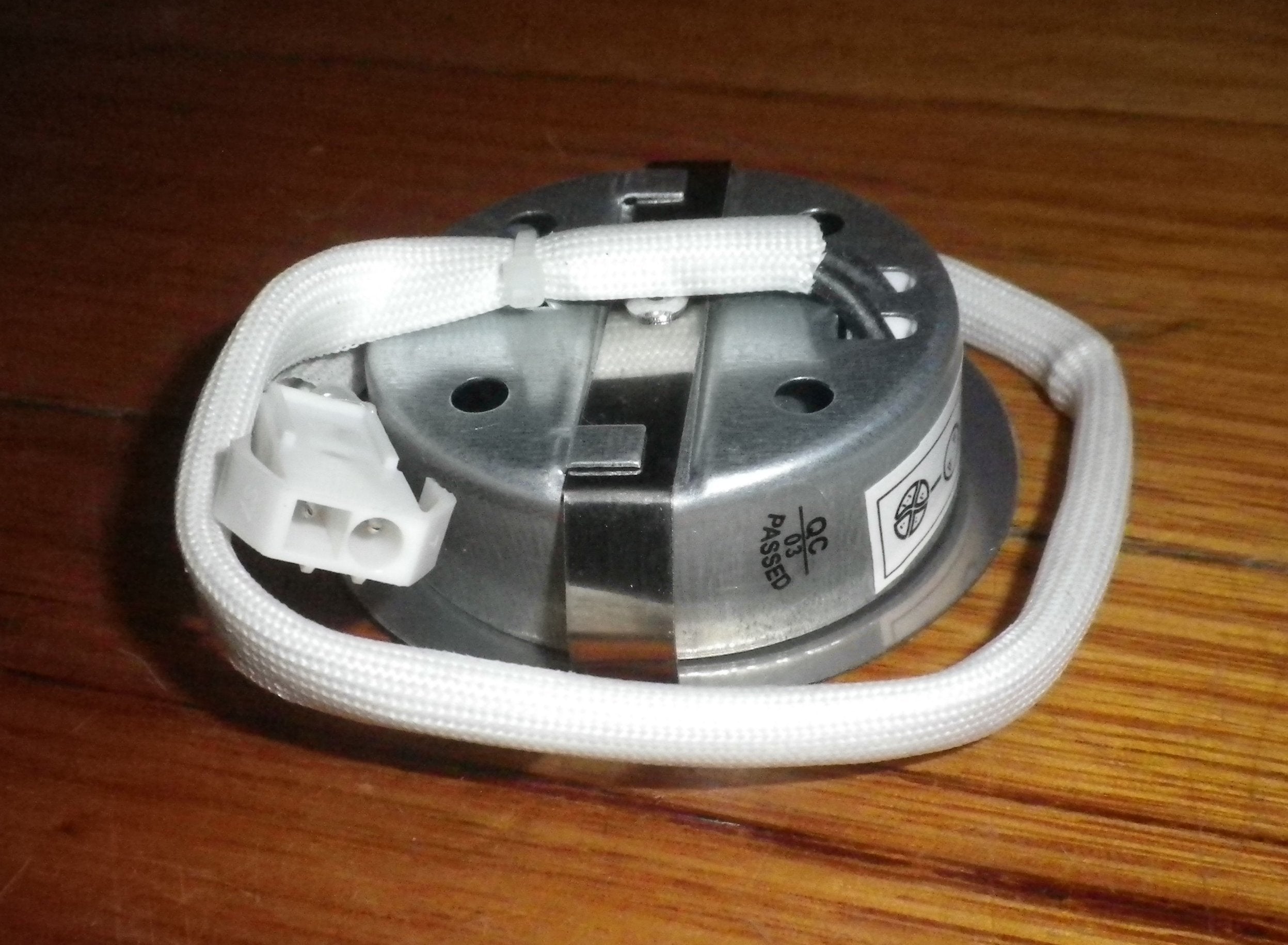 Robinhood RHII, RHCP, RHCV Series Canopy Rangehood Halogen Light Assembly Replacement Part # 31328003