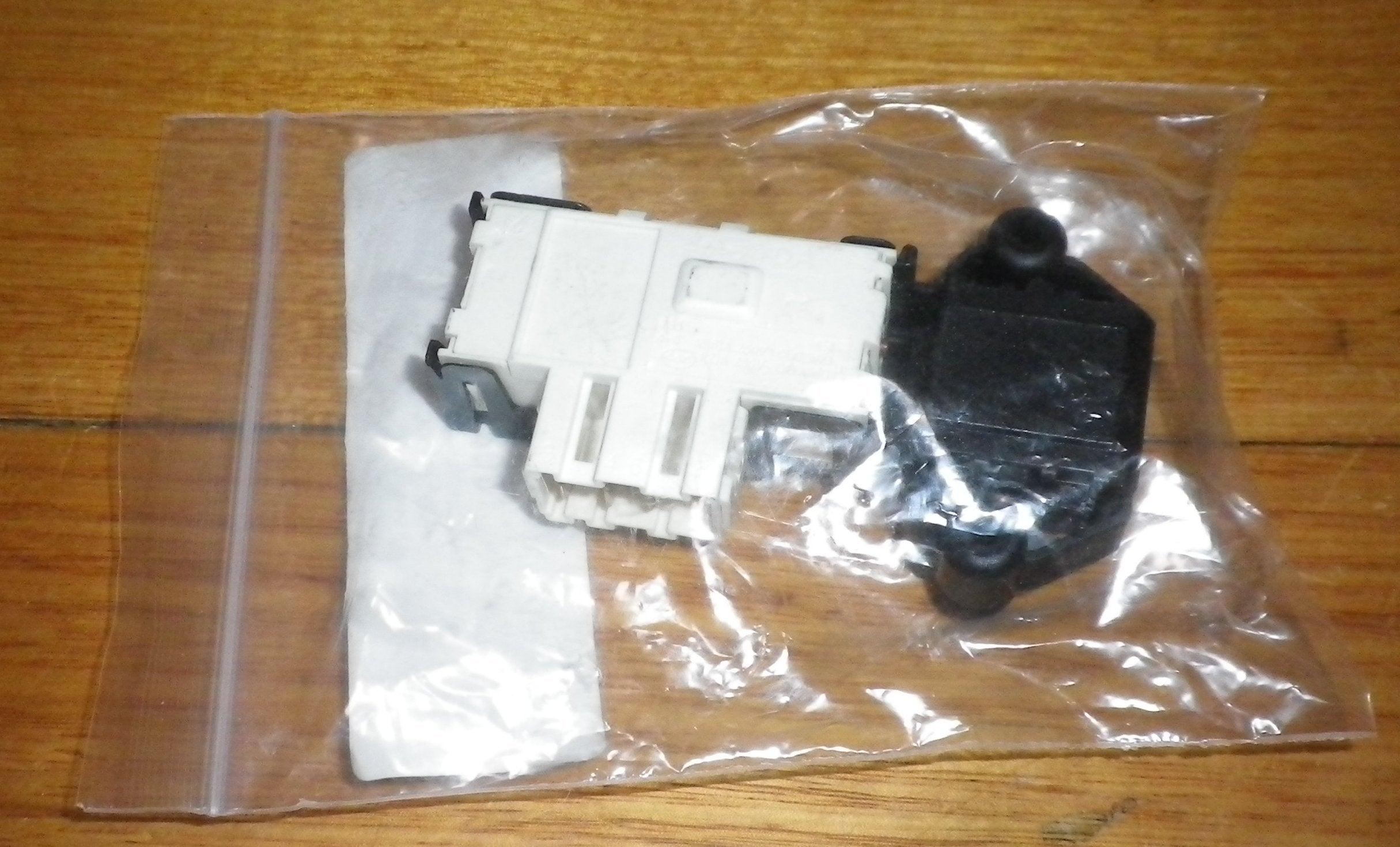 Rold DA069 Front Loader Door Interlock Switch for Samsung - Part # S200, DC64 - 00653A