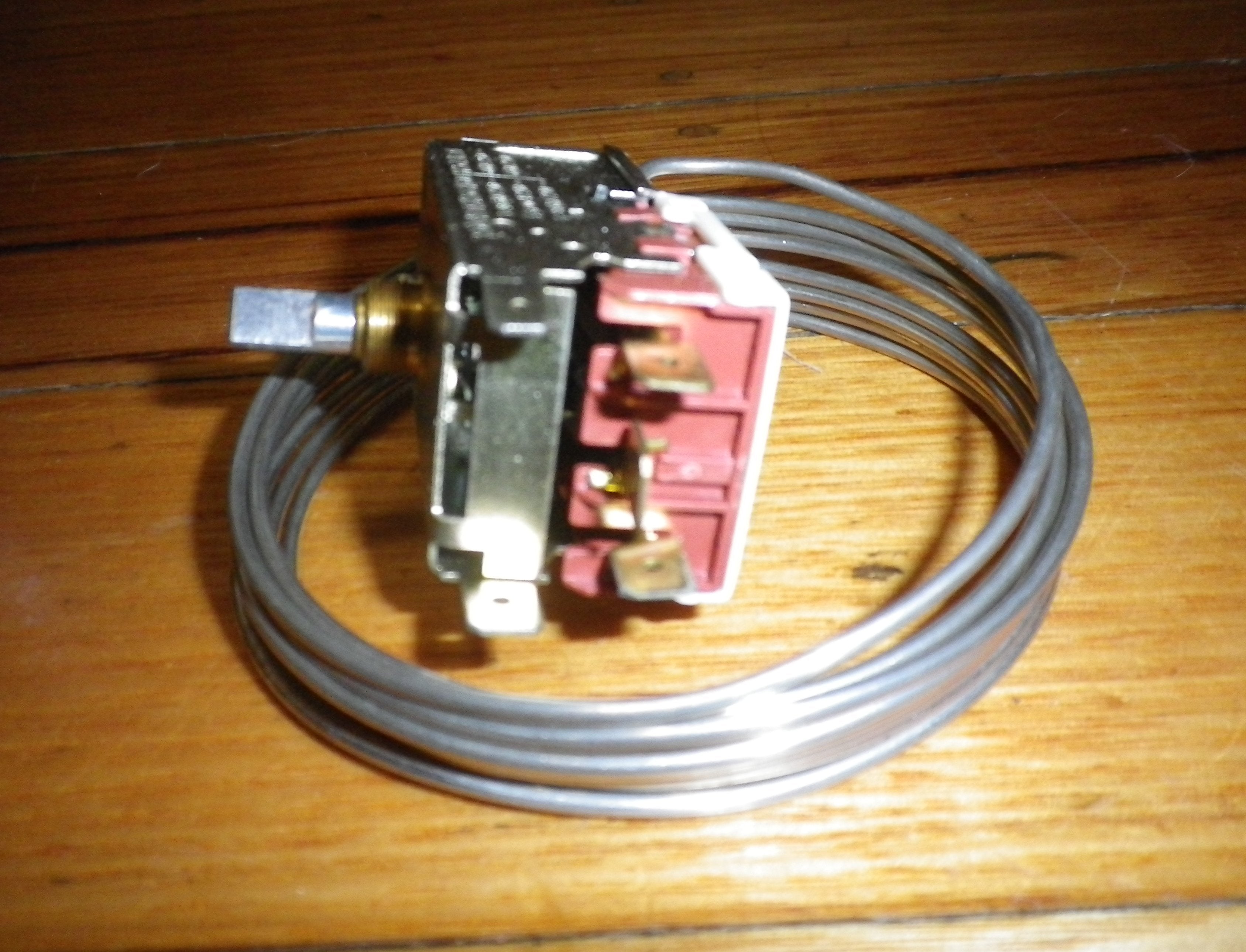 Universal Freezer Temperature Control Thermostat with Make on Rise Warning Signal - Part Number RF086A