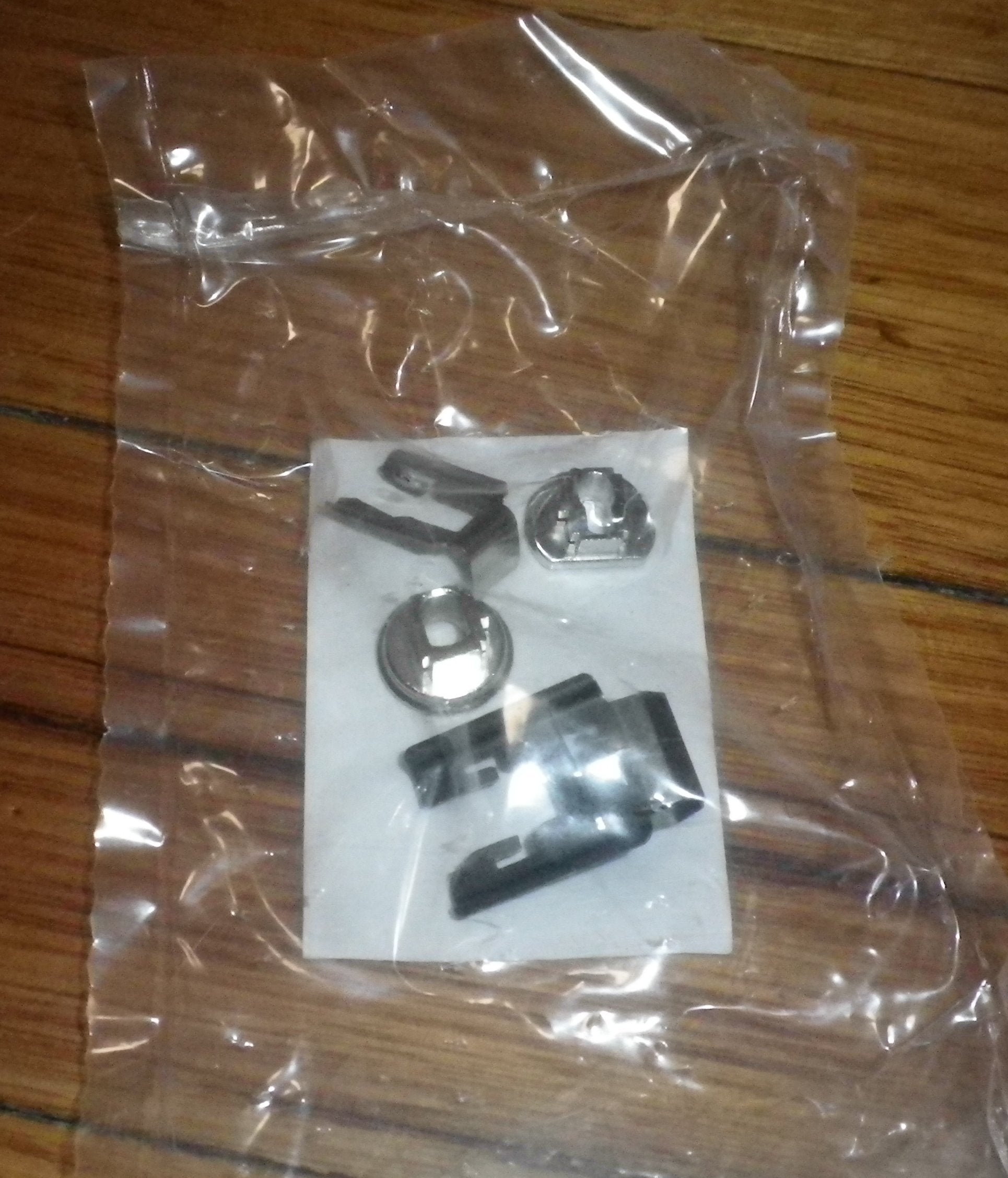 Bosch and Siemens Oven Shelf Side Rack Bushing Fixing Kit - Compatible Part Numbers 420673, 00420673