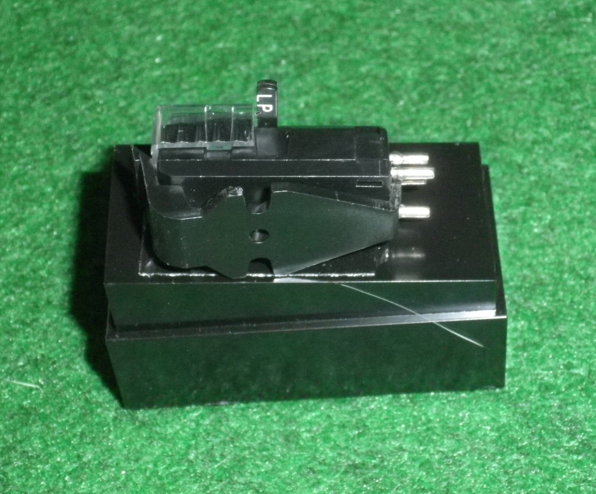 High - Quality Ceramic Cartridge with Stylus Compatible with BSR and Garrard, Part # KS40A, PC06