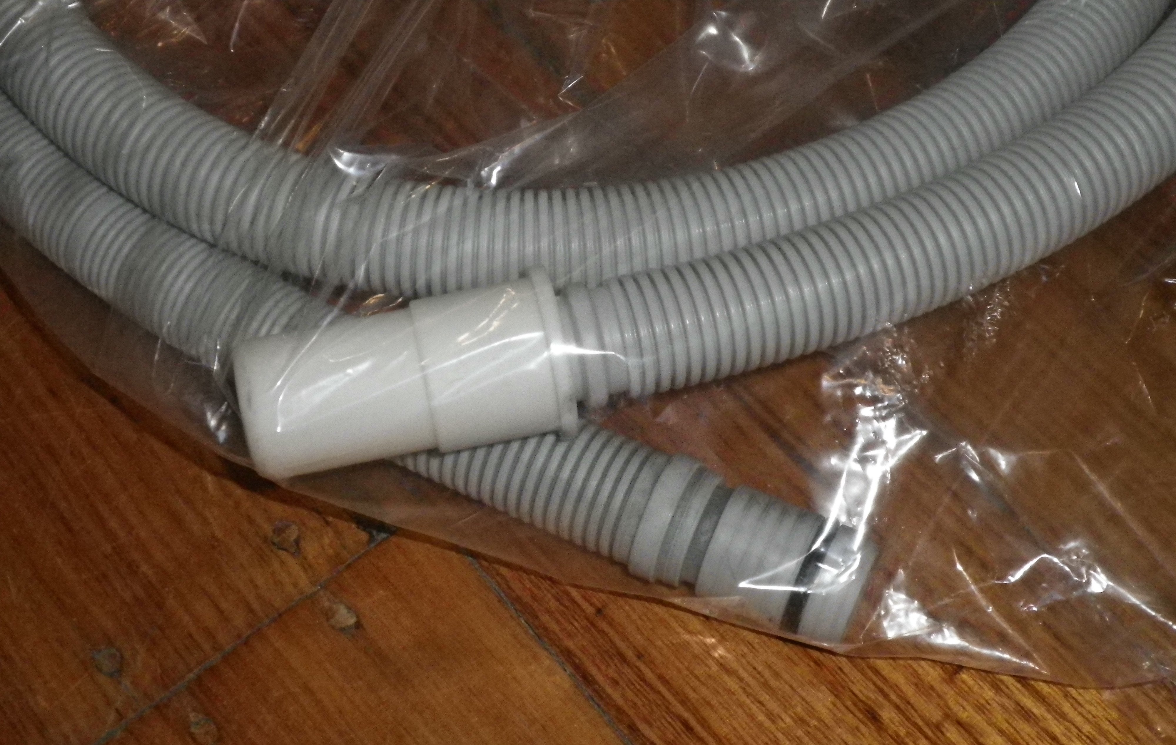 Genuine Bosch SGS46M, SRU53E, SGS55E Series Dishwasher 1.5m Drain Hose - Part 666148