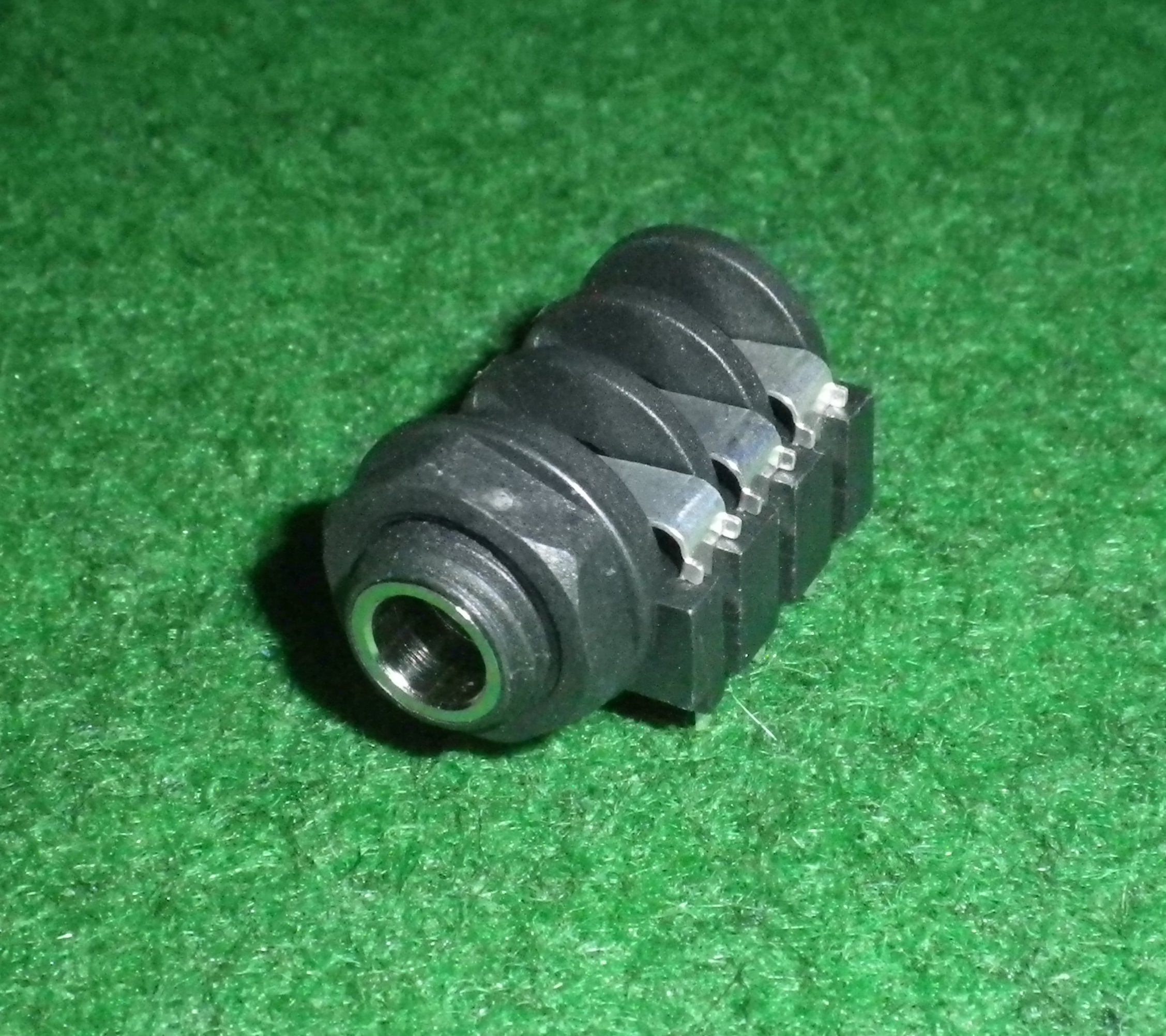 High - Quality Plastic - Insulated 6.3mm Stereo Switched Phone Socket for PCB Mounting - Part Number BJ104