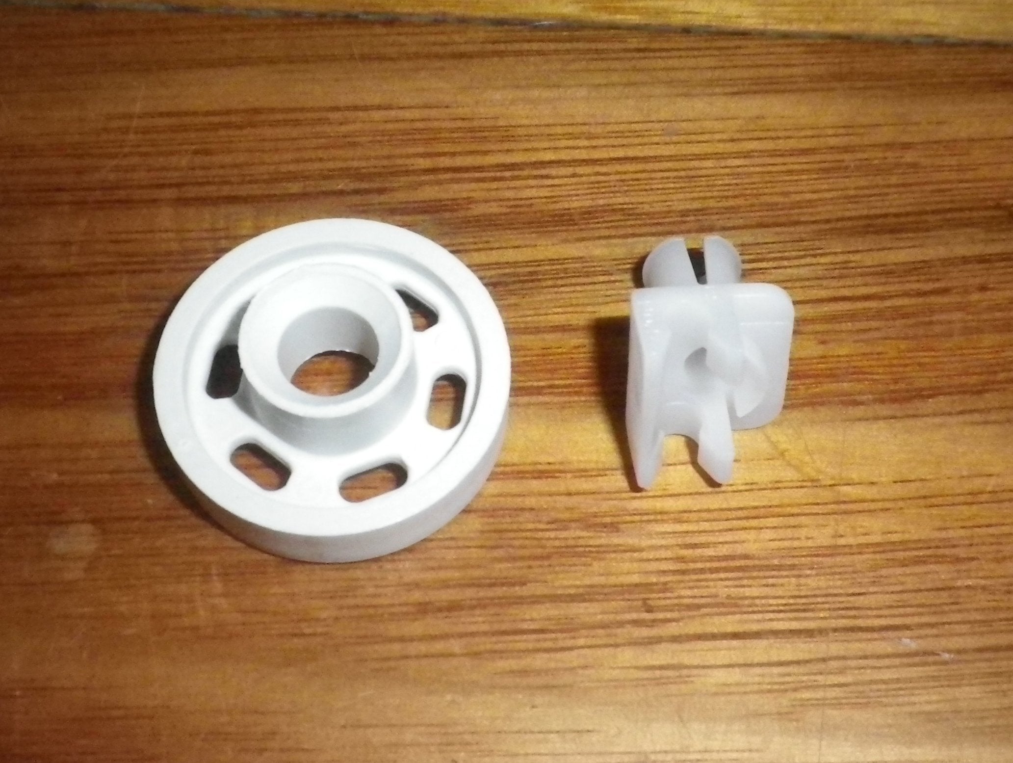 AEG Early Favorit Dishwasher Lower Basket Replacement Wheel - Part Number 4055259651