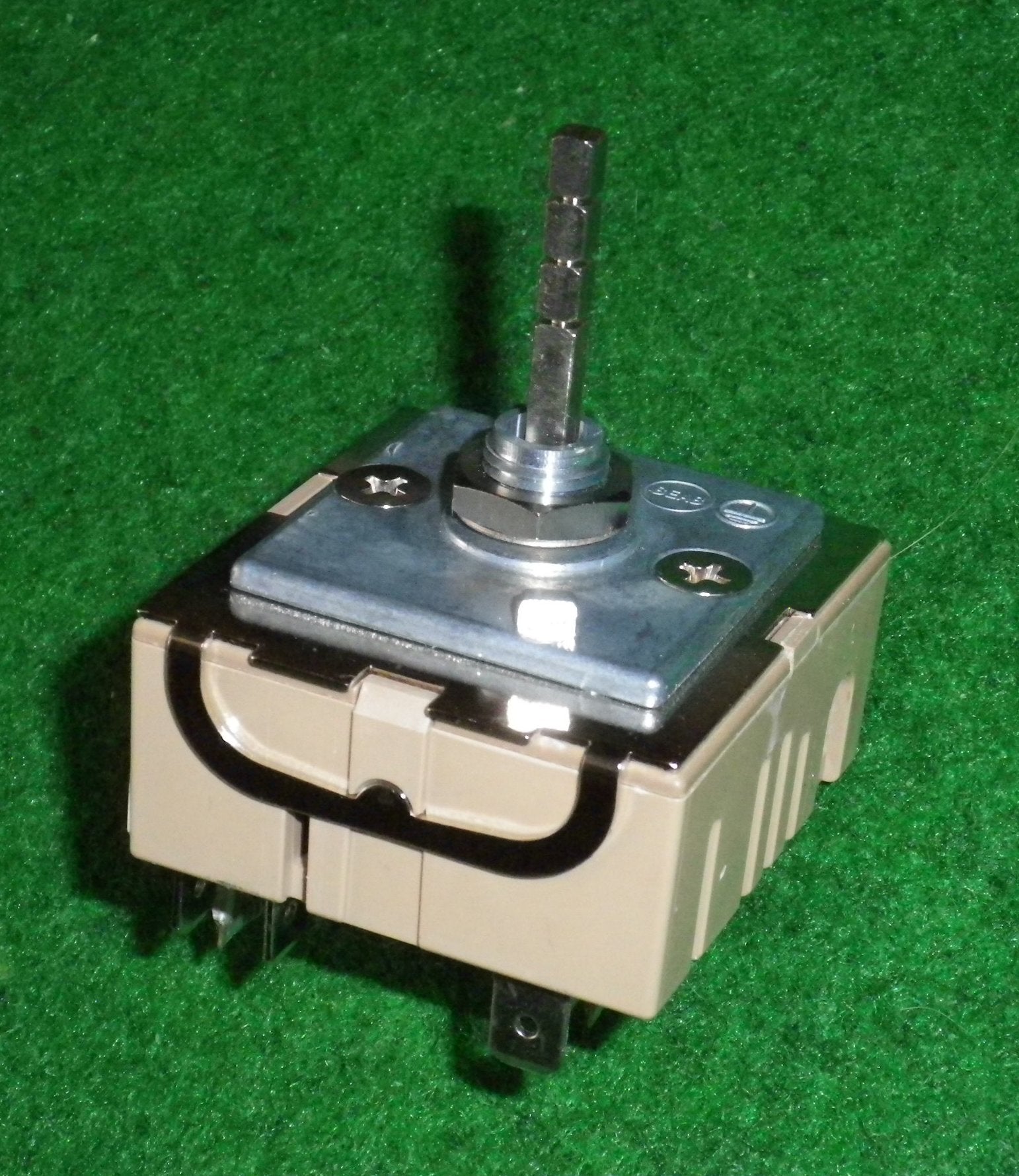 Universal Double Pole Hotplate Infinite Simmerstat Control Switch - Part No. 4055980645, 45ER - K Suitable for Multiple Appliances