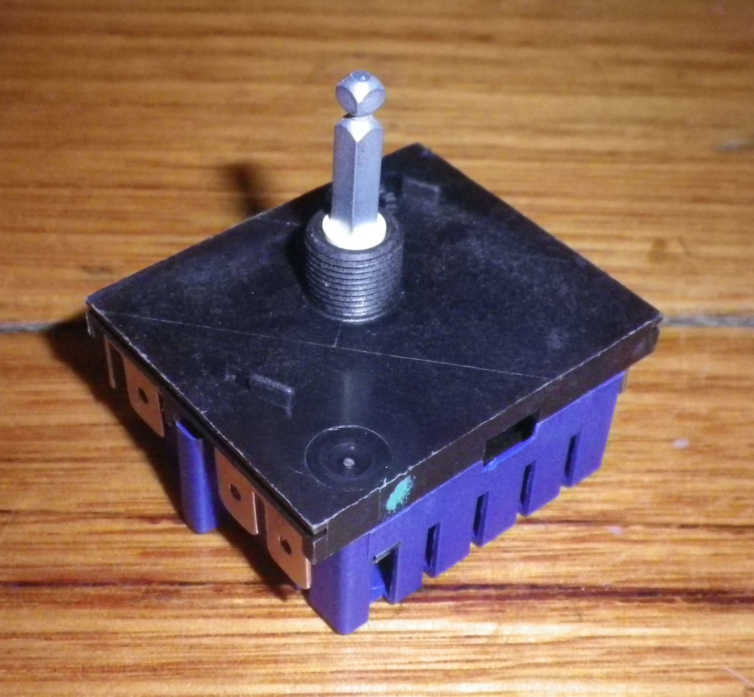 Universal Isolated Pilot Simmerstat Control - Part No. 0534001655GC