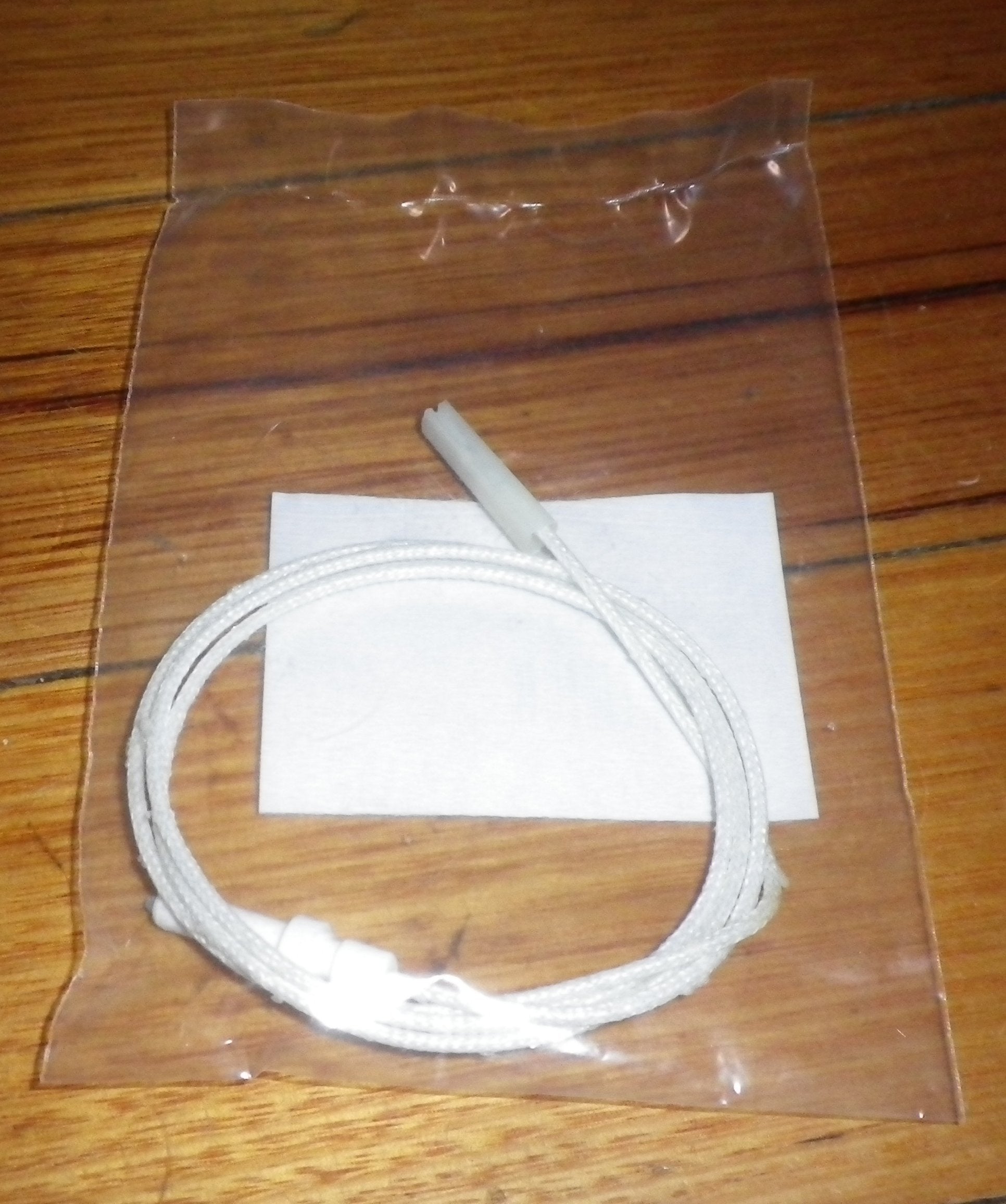 Bosch and Neff Compatible 810mm Gas Cooktop Burner Ignition Spark Plug and Lead Assembly - Part Number 613118