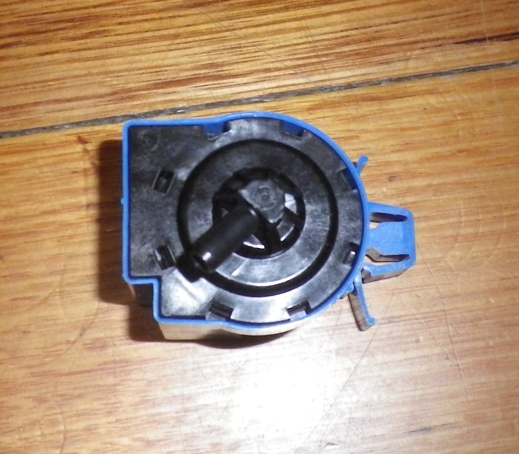 High - Quality Samsung Front Loader Washer Analog Pressure Switch - Genuine Part Number DC96 - 01703G