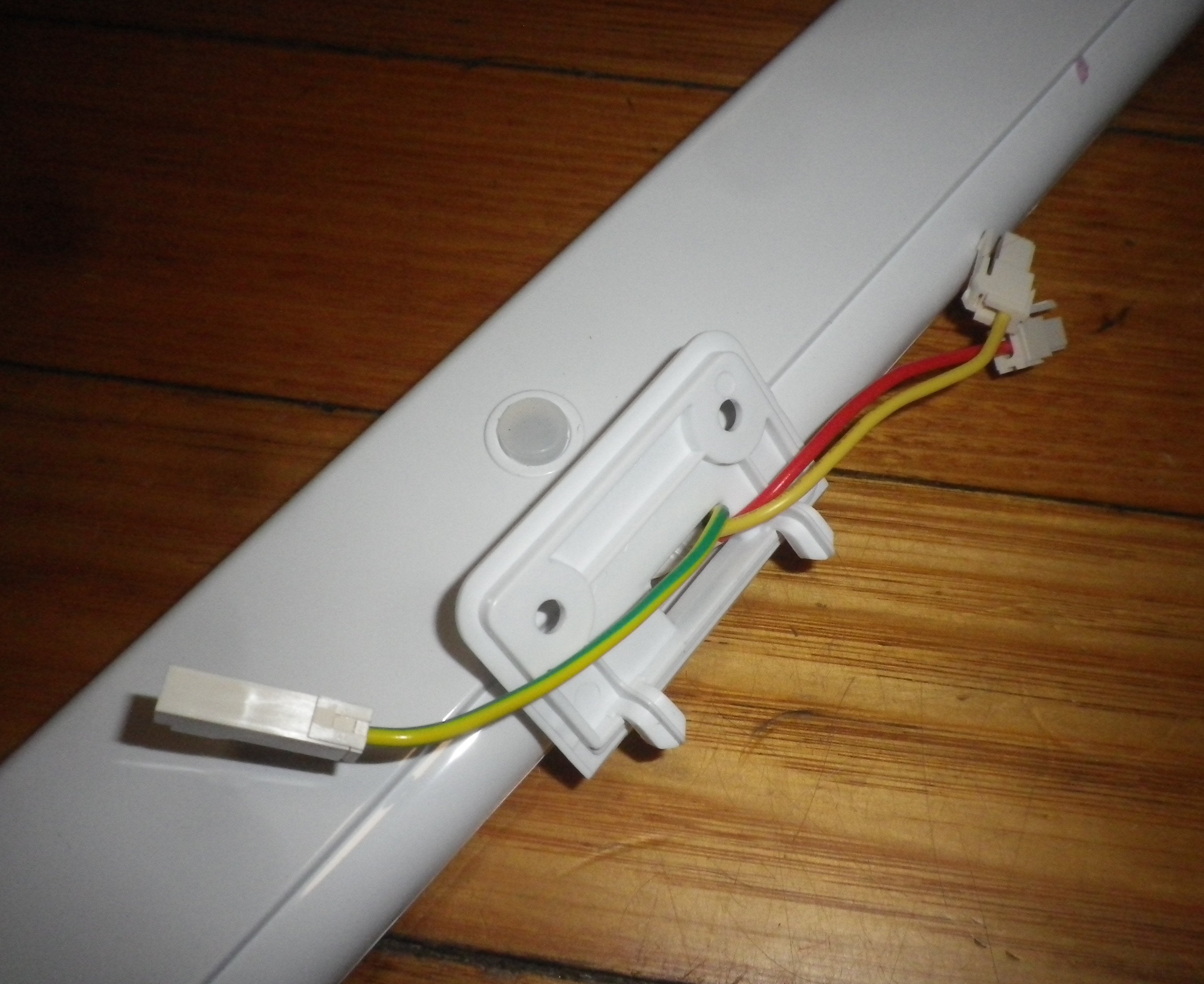 Samsung SRF5500S French Door Fridge Centre Closing Bar - Part # DA82 - 03171A