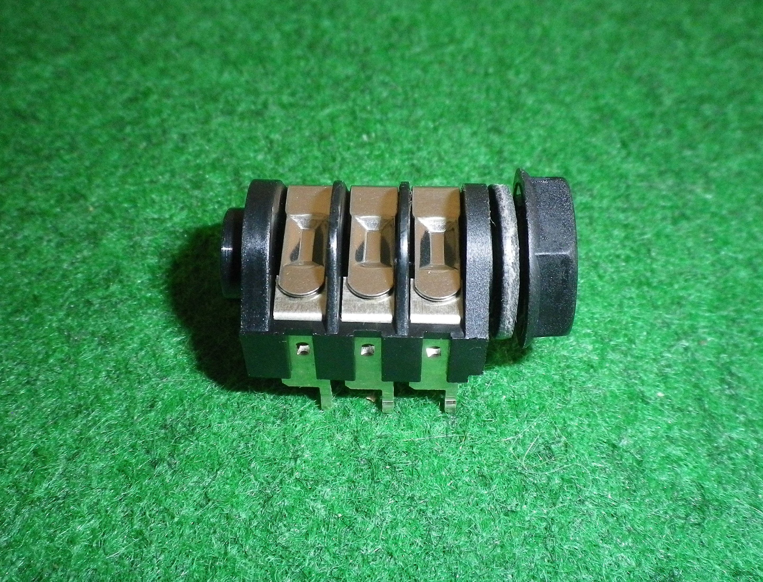 6.3mm Plastic-Insulated Stereo Switched PCB Mount Phone Socket - Part # CL12321K