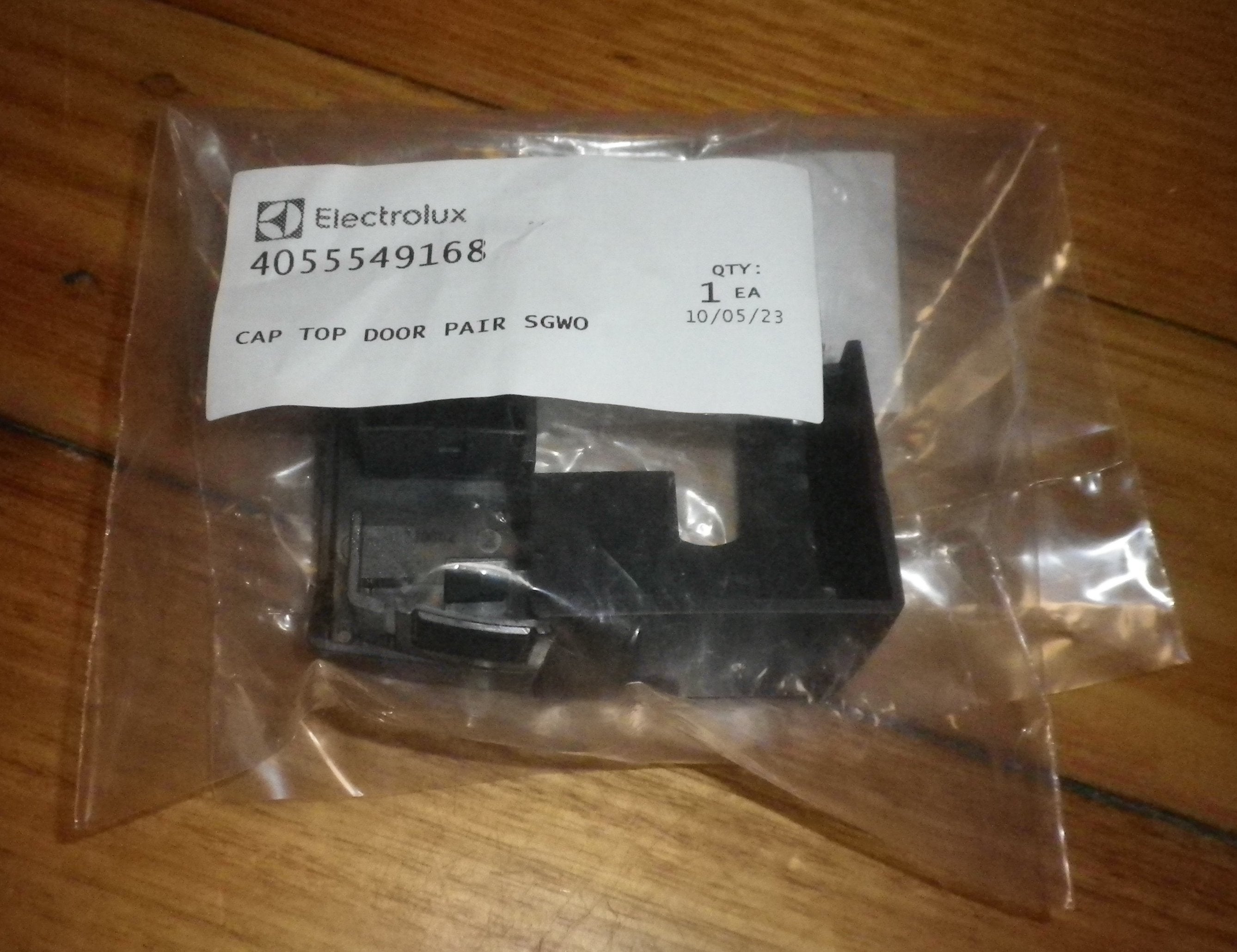 Chef Black B Series Oven Door Top Cap Set - CVE612, CVE662 Models - Genuine Replacement Part # 4055549168