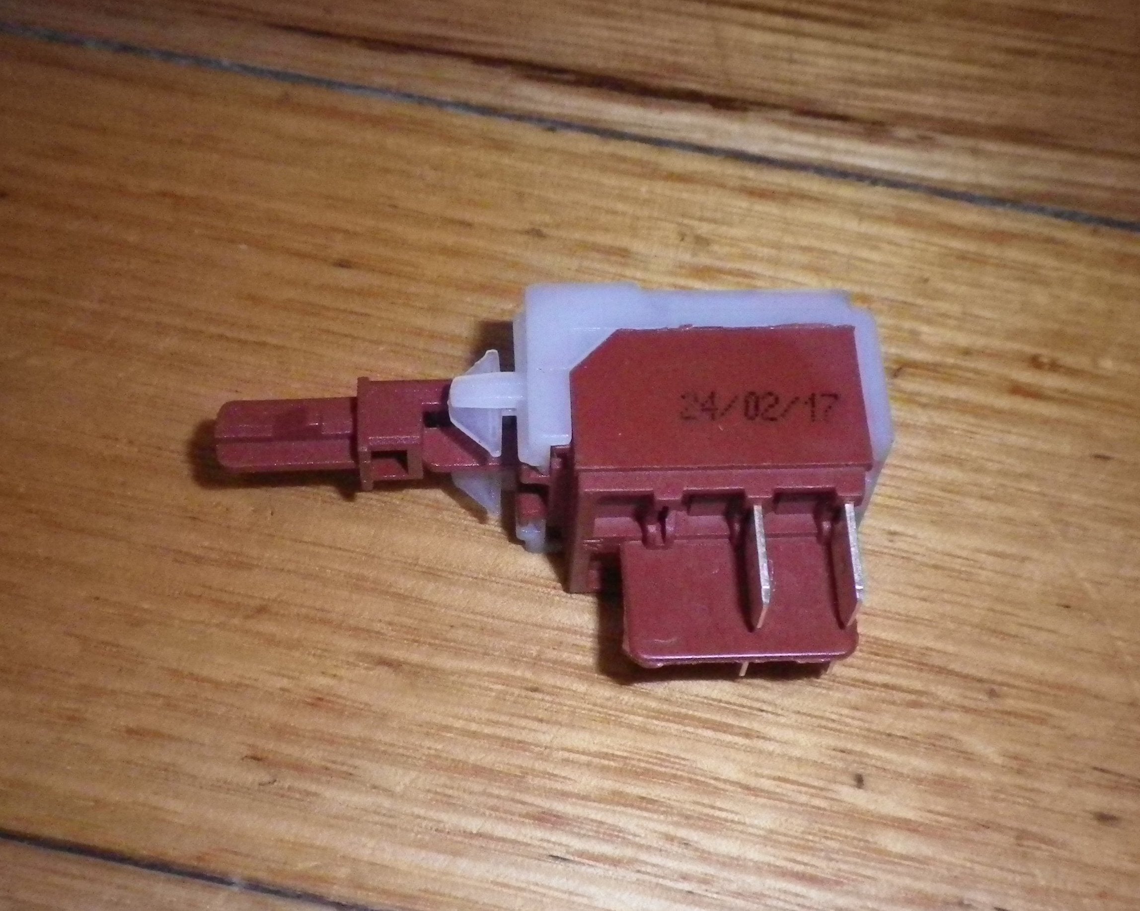 Westinghouse Mains On/Off Switch for WSF6606 and WSF6608 Series Dishwashers - Part Number 32001607