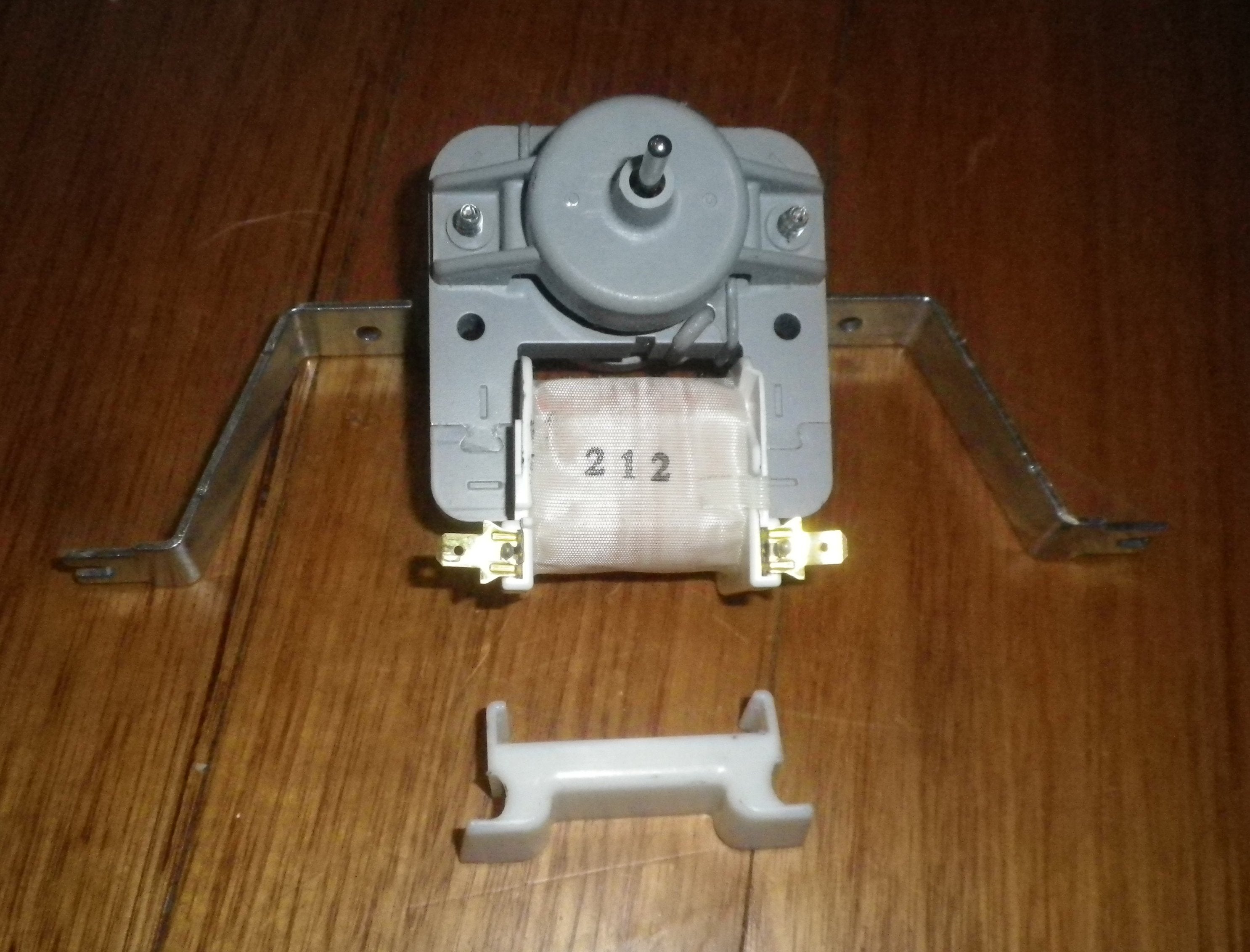 Fisher & Paykel Short Shaft Evaporator Fan Motor for Frost Free Freezers and Fridges - Shop - Soiled Packaging - Genuine Part # 818721P - SS