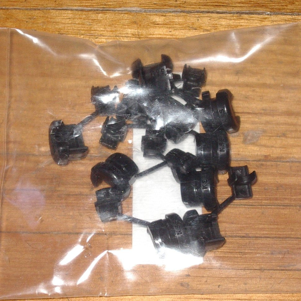 Small Plastic Cable Clamp Grommets Suitable for 6.2mm - 7.4mm Cables, Pack of 10 Pieces - Part No. SRC510