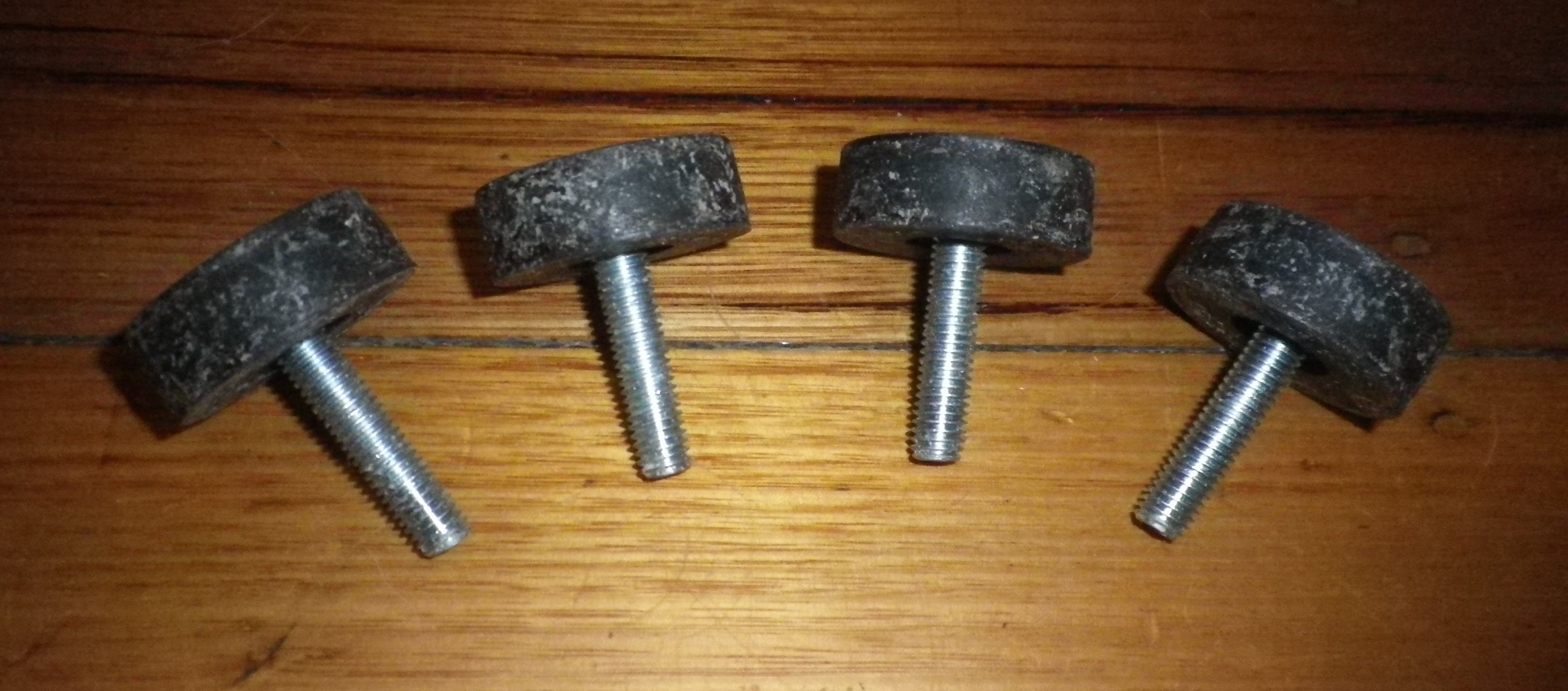 Adjustable Washing Machine Support Legs Equipped with Rubber Foot Pads and 8mm Thread - Part Number T002A