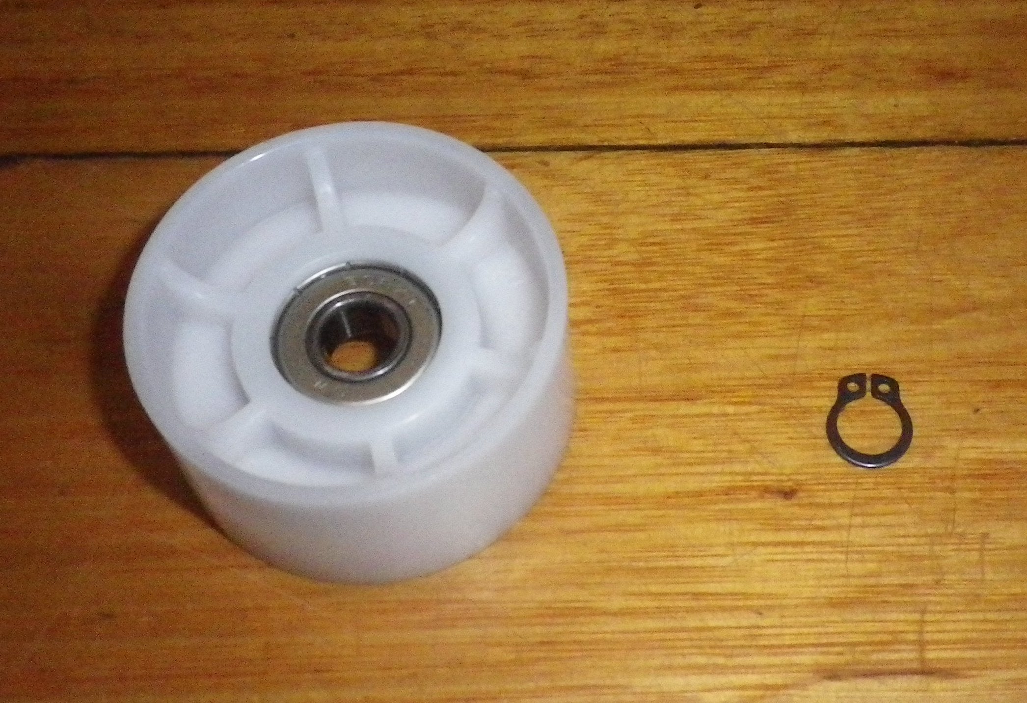 Bosch and Siemens Condenser Dryer Belt Tensioning Idler Pulley - Part Numbers 632045 and 00632045