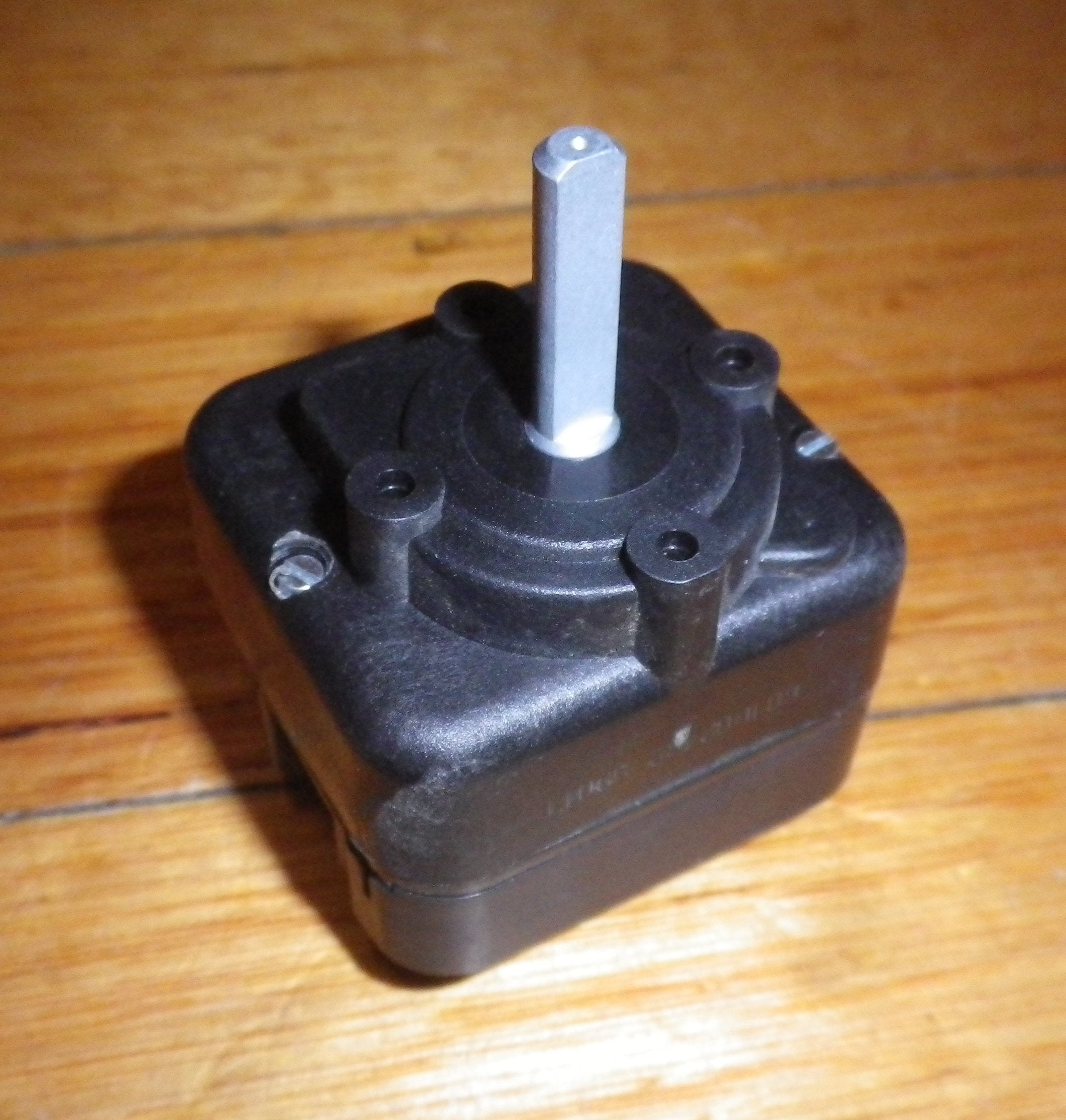 Universal 120-Minute 6mm Shaft Clockwork Timer with Normally Open and Normally Closed Contacts - Part Number SET2462